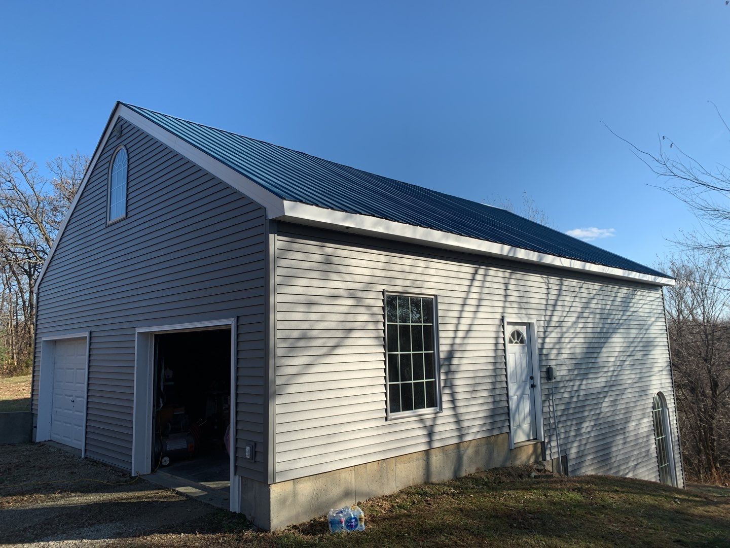 Contemporary house Siding Installation using Mastic Premium Vinyl siding  by EEC  Windows, Siding & Roofing 