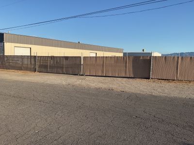 Commercial fence installation 