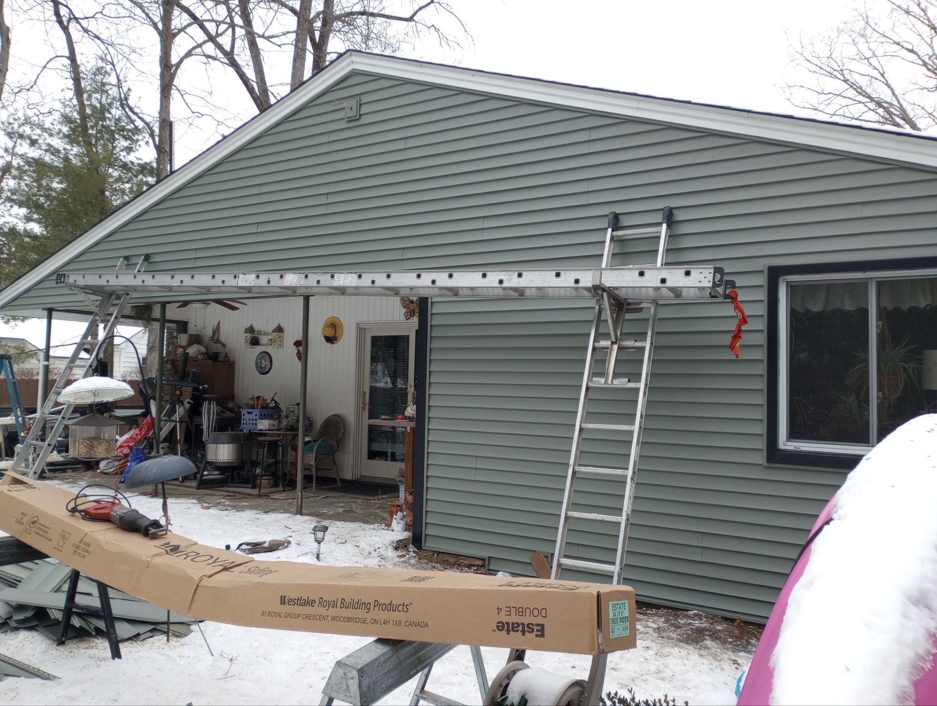 New vinyl siding in Ellenville NY by roberts roofing