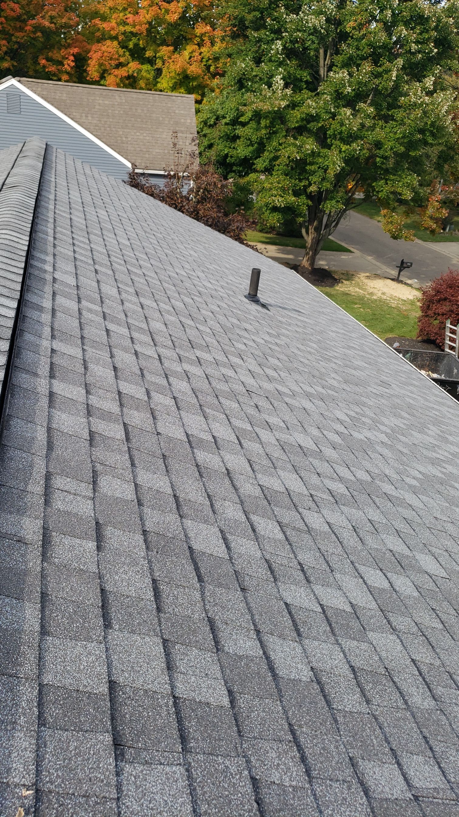 CERTAINTEED LANDMARK COLOR: PEWTER DRIP EDGE: WHITE by Eagle Eye Roofing