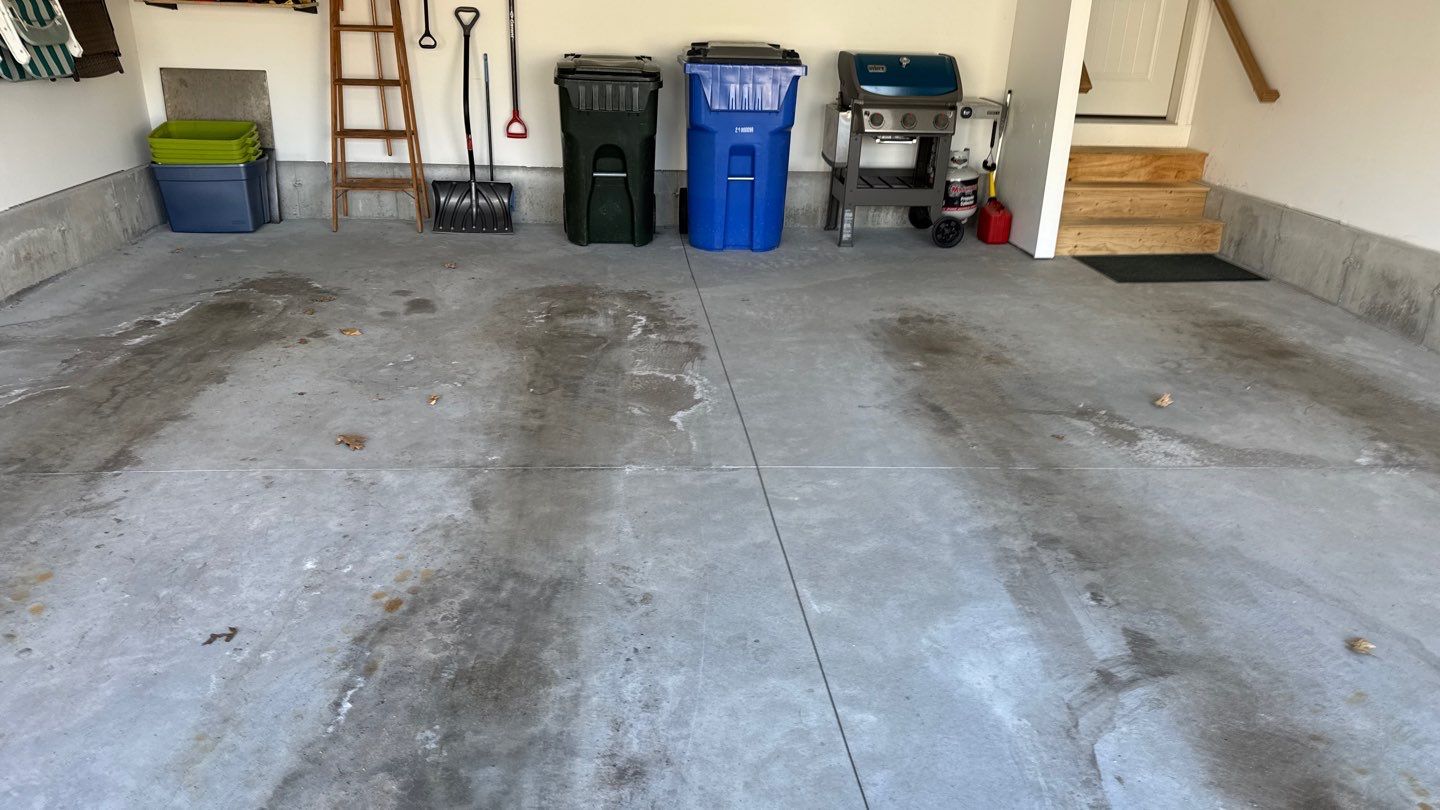 Garage in Londonderry, NH 03053 by Symphony Concrete Coatings