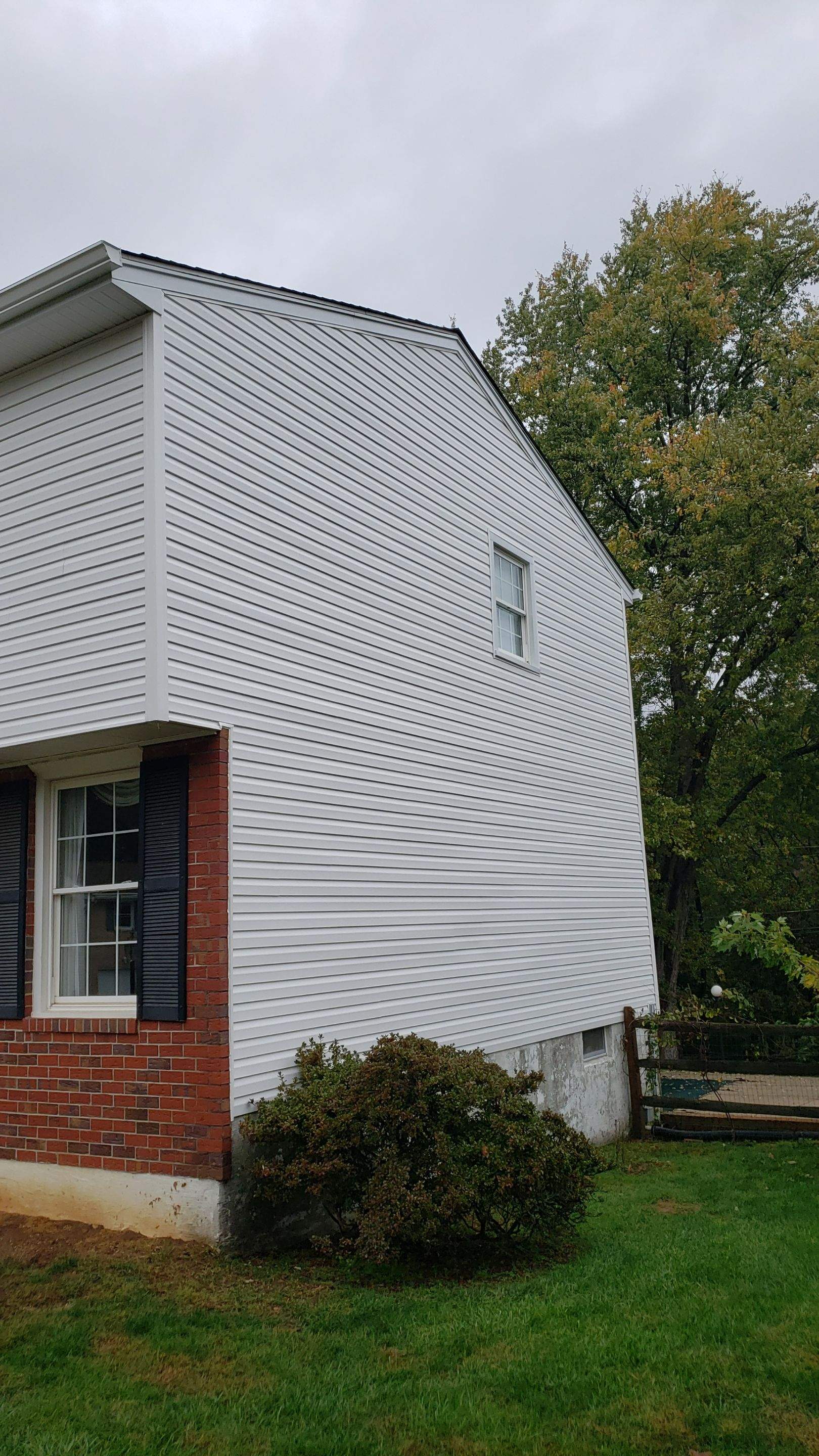 Siding Replacement by Roof Right Inc