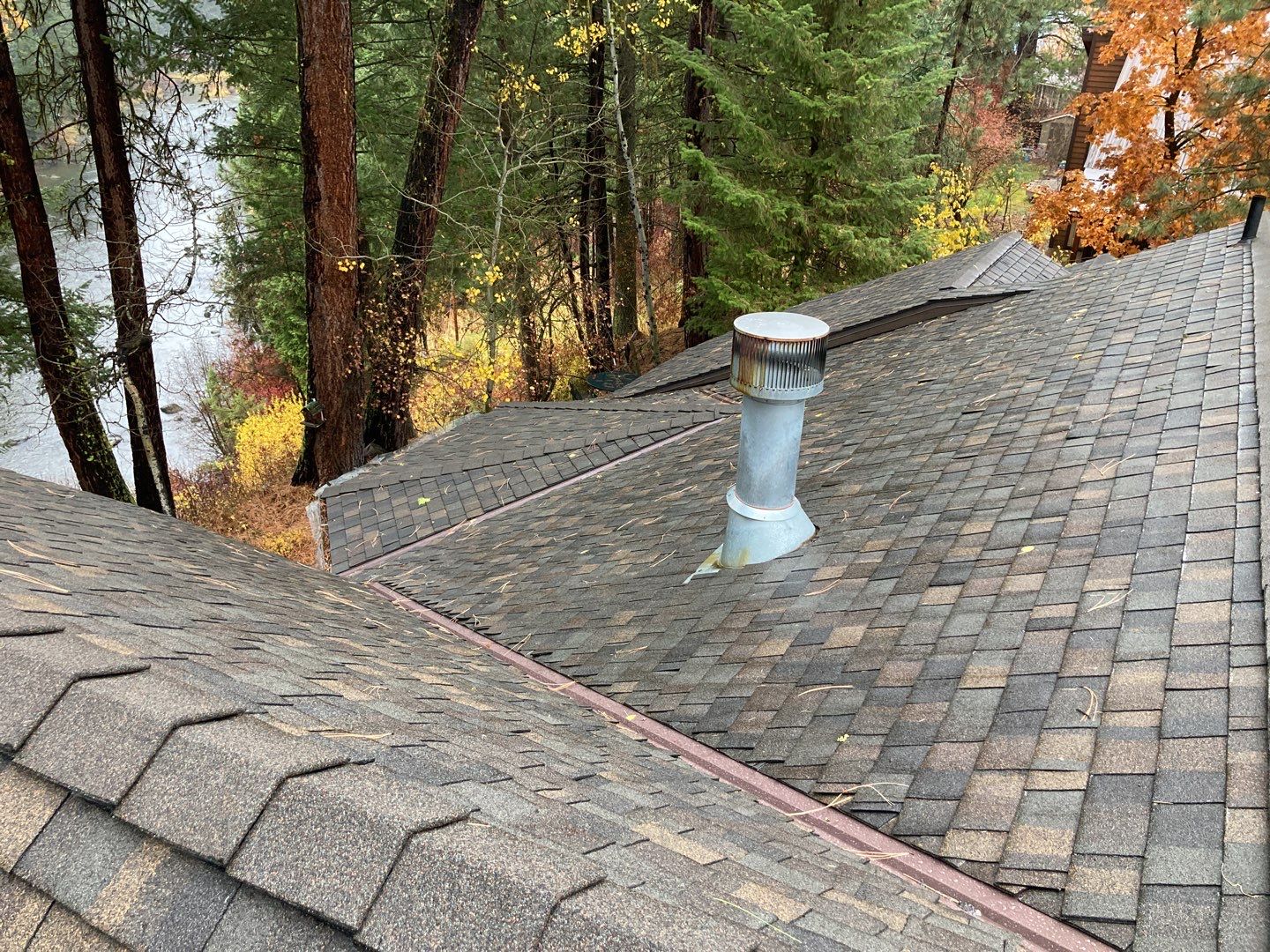 Two story new build gets a CertainTeed Landmark roof in Shenandoah  by ID Roofing LLC