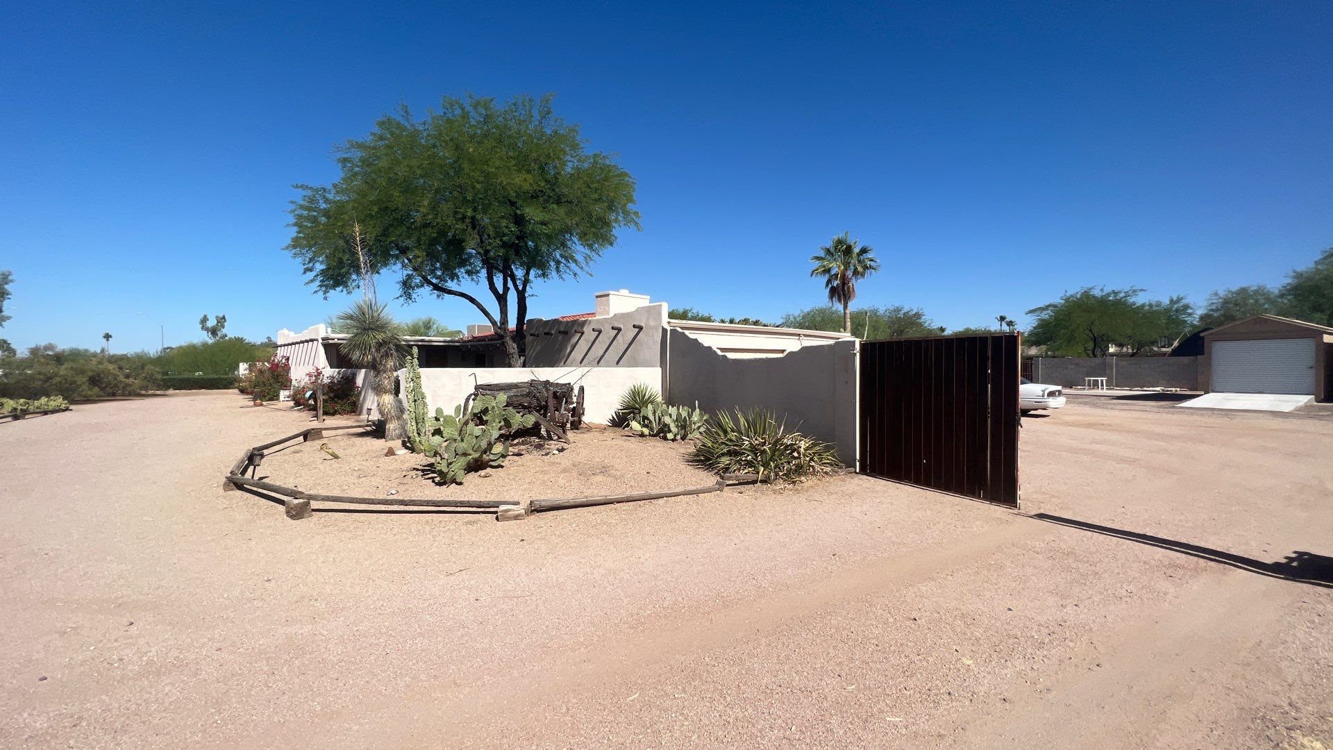 Ranch / Parapet Style; Single Family Home by Crash of Rhinos Painting & Garage Floors
