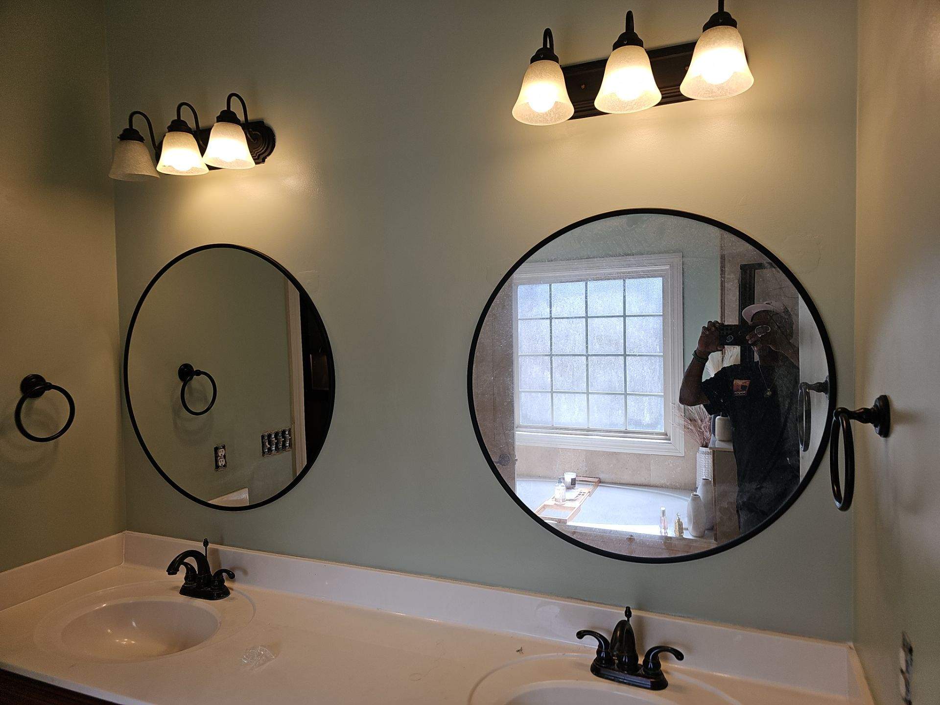 Art & Mirror Hanging Projects by Hangman Mounting & Installation 
