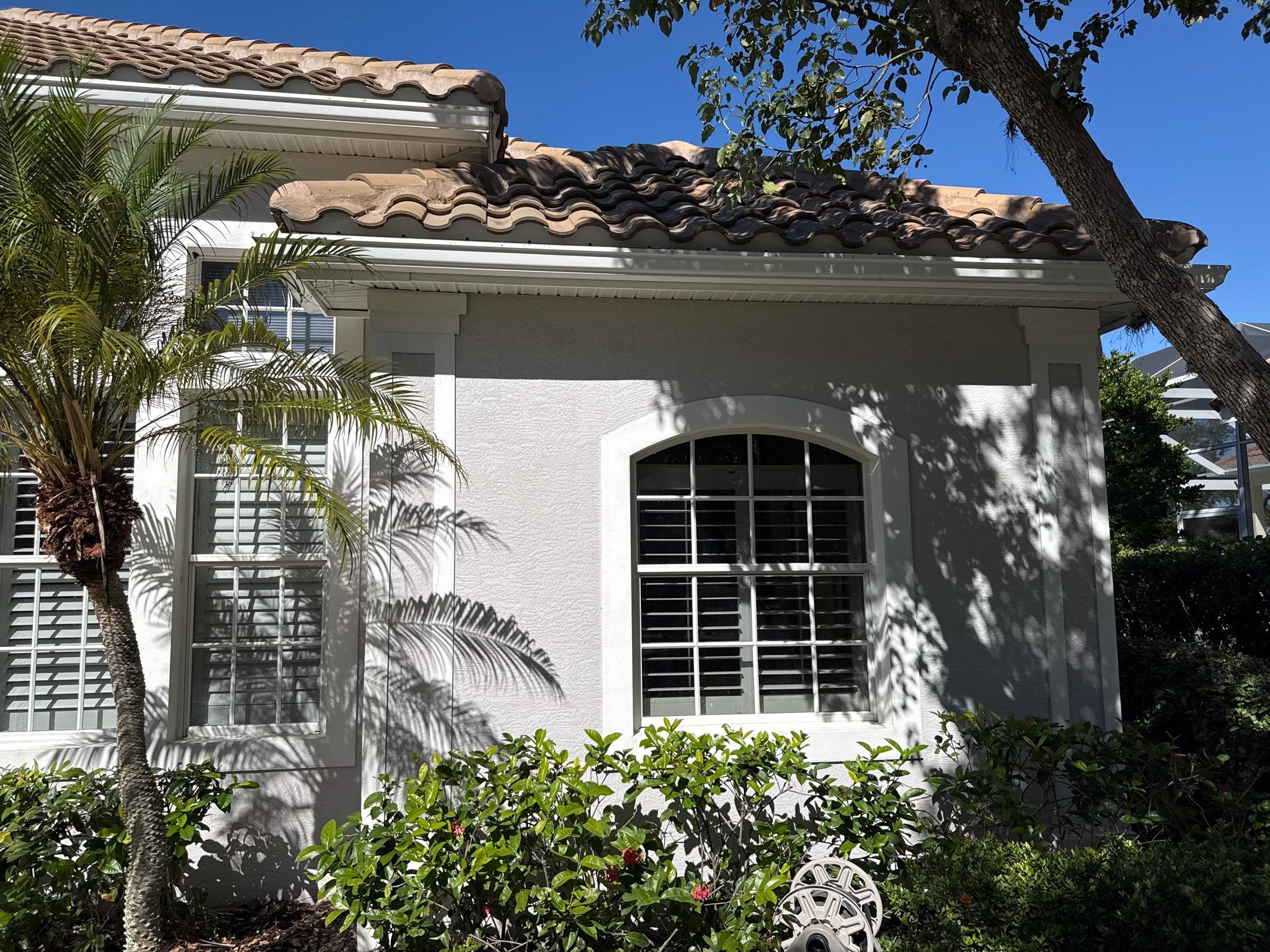 House Wash, Pool Deck & Screen Enclosure Cleaning | University Park, Sarasota FL by Sunshine AquaWash