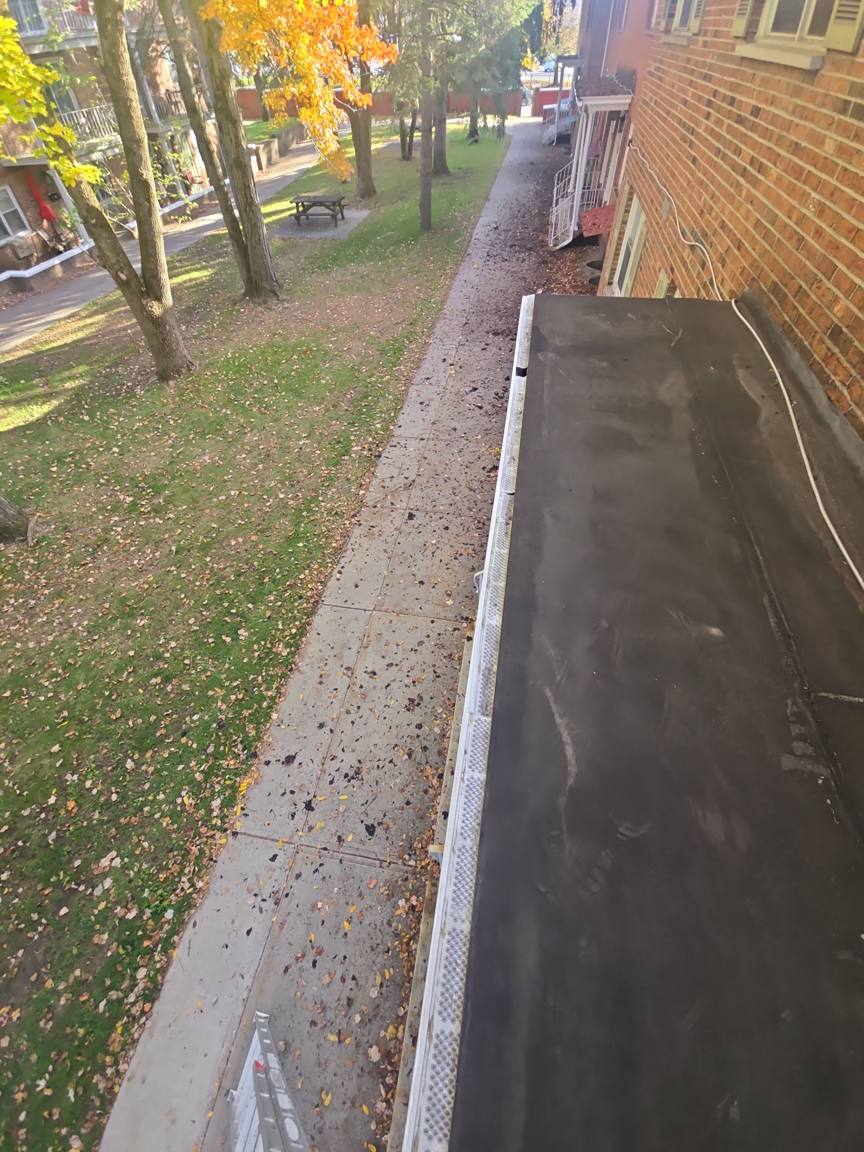HOA gutter cleaning after photo.