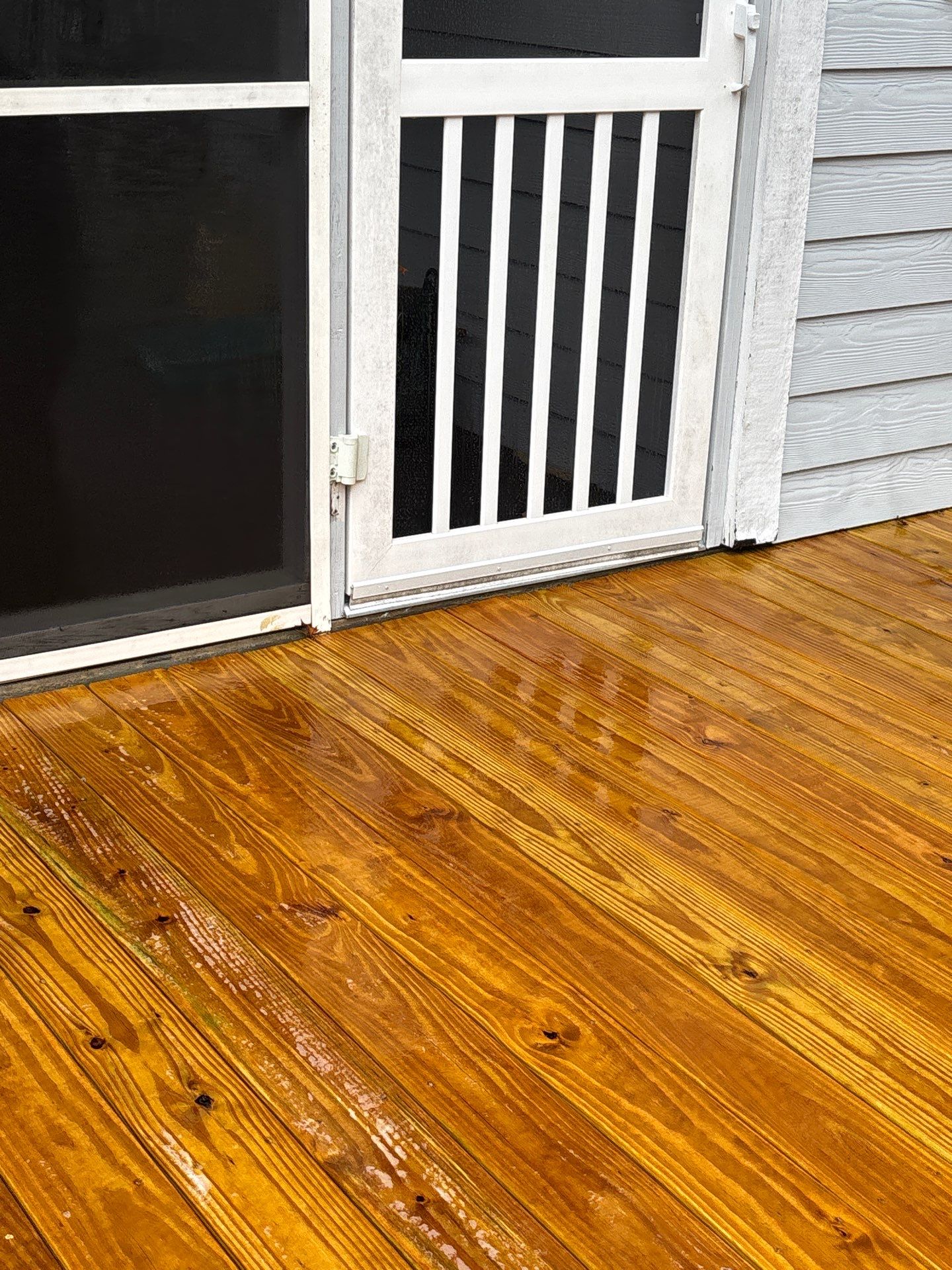 Wood Deck using Wood Sealant by DuraSeal