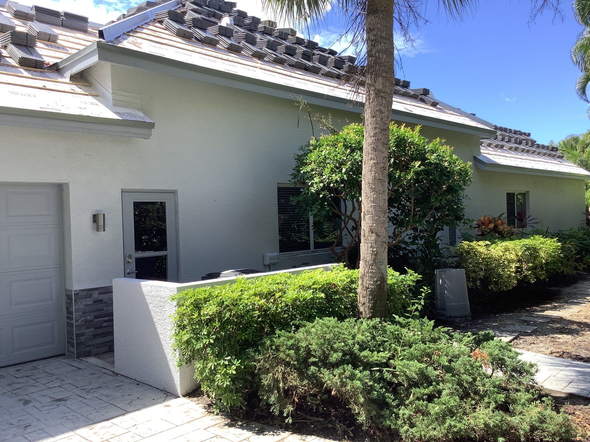7-Inch Seamless Gutters Installation for Heavy Rain in Bonita Springs FL by Gutter Professors