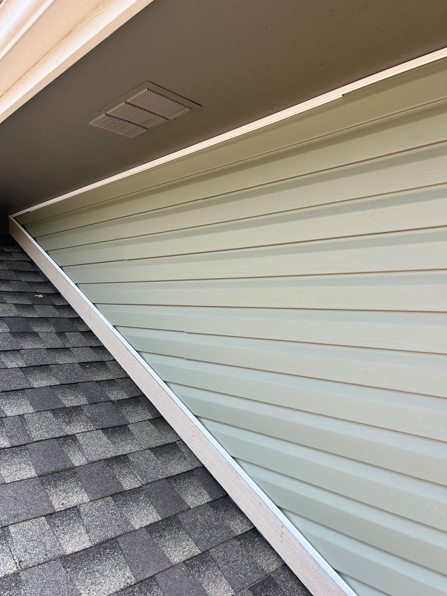 Vinyl siding in Pleasant Hill, IA by Blu Ember Properties