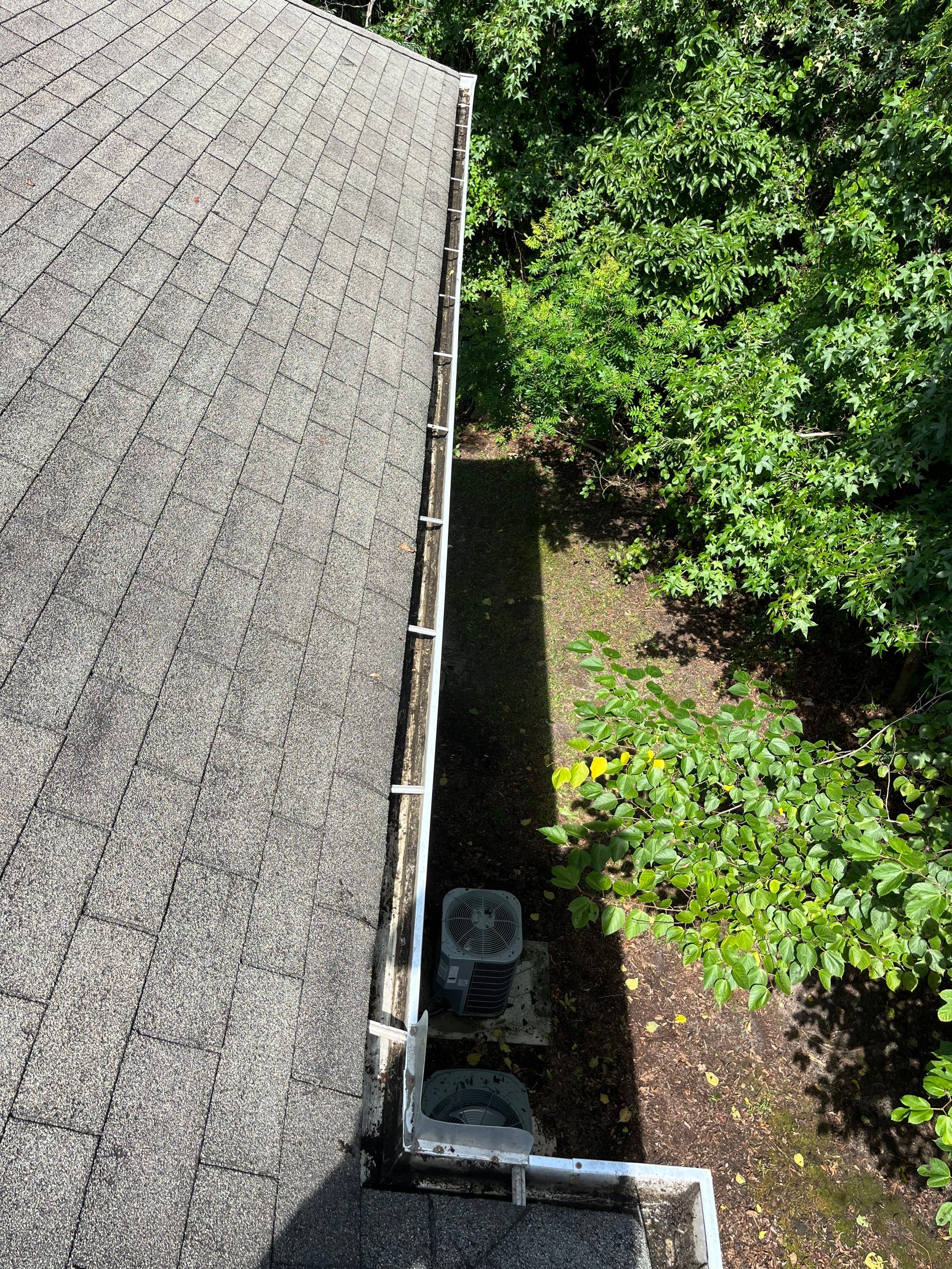 Commercial gutter cleaning Georgia after photo with clean gutters