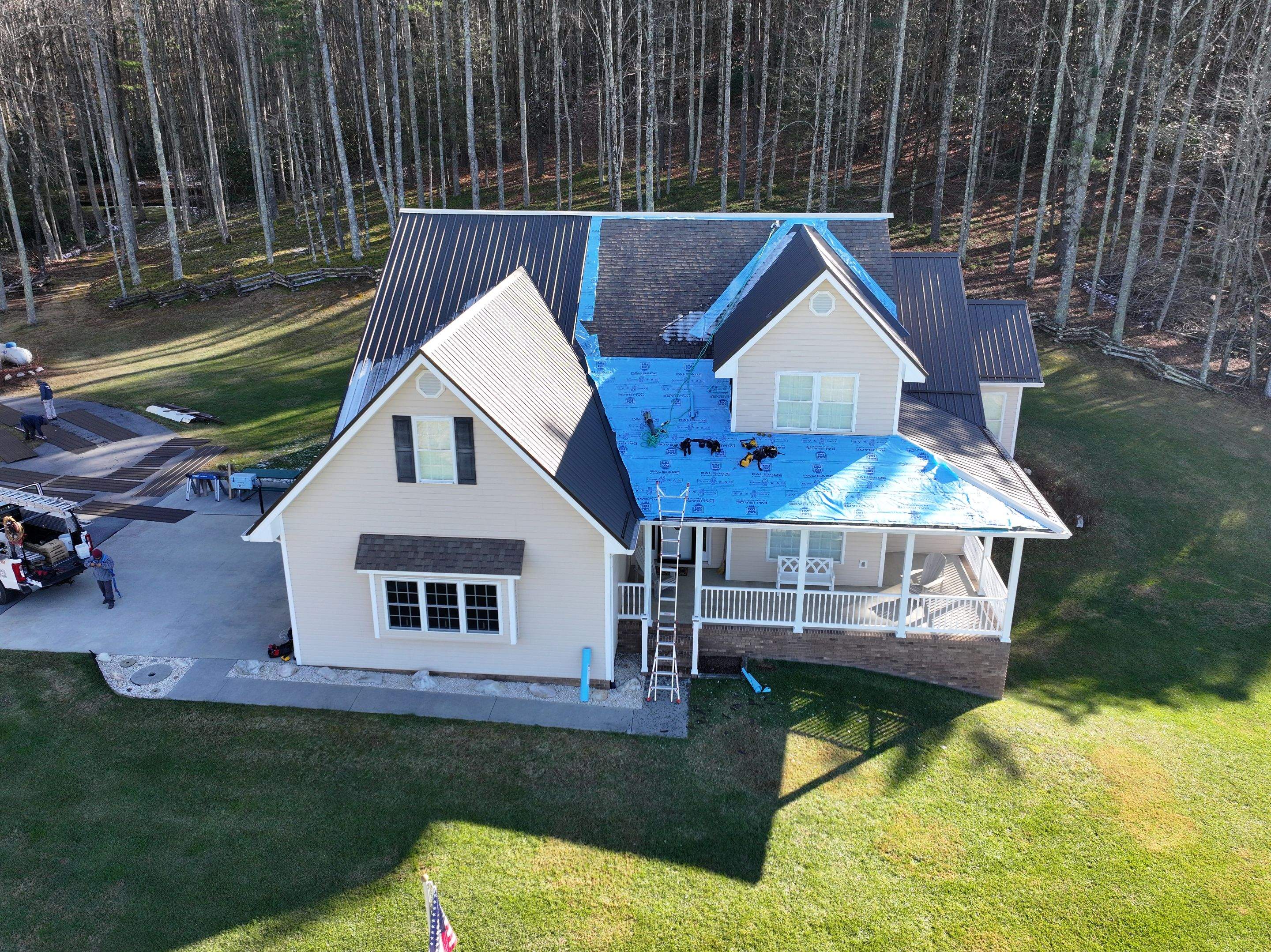 Sludder Residence  by Omnia Roofing