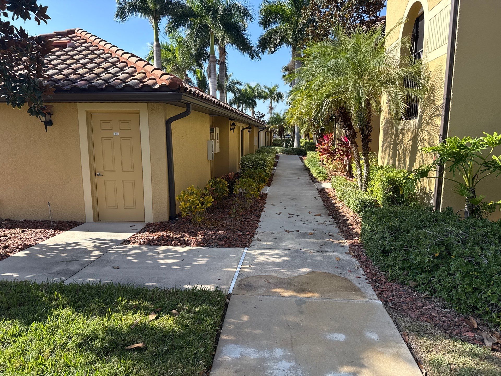 HOA Condo Concrete Driveway & Sidewalk Cleaning – River Strand Community, Bradenton, FL by Sunshine AquaWash