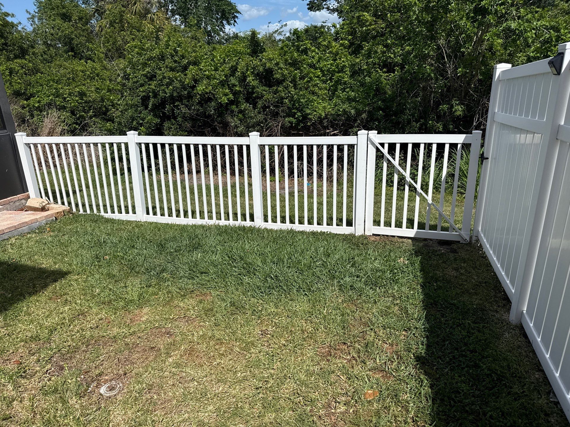 Vinyl Fence & Paver Patio Cleaning β Creekside Oaks, Parrish, FL by Sunshine AquaWash