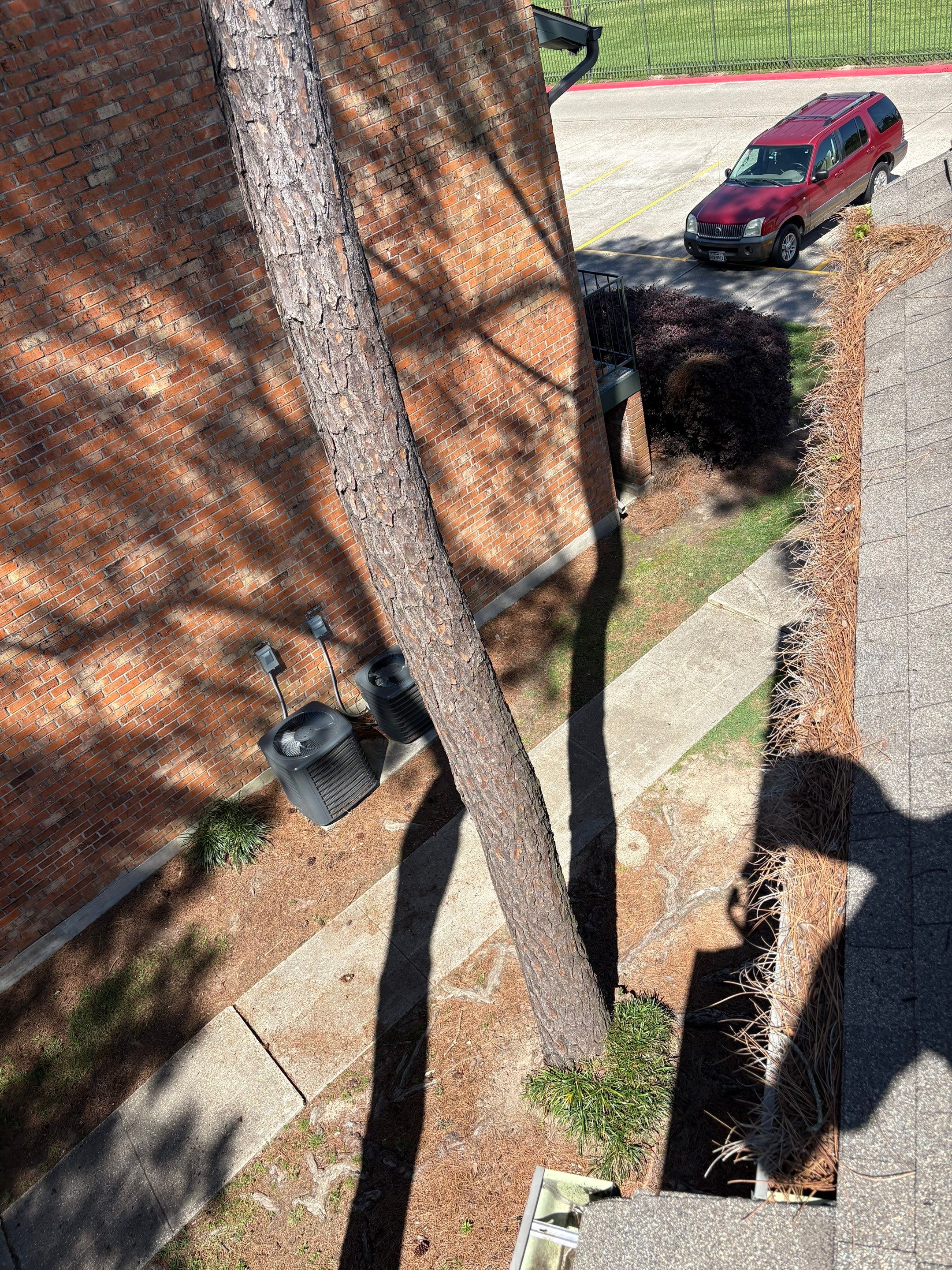 Commercial gutter cleaning Louisiana before photo with filled gutters
