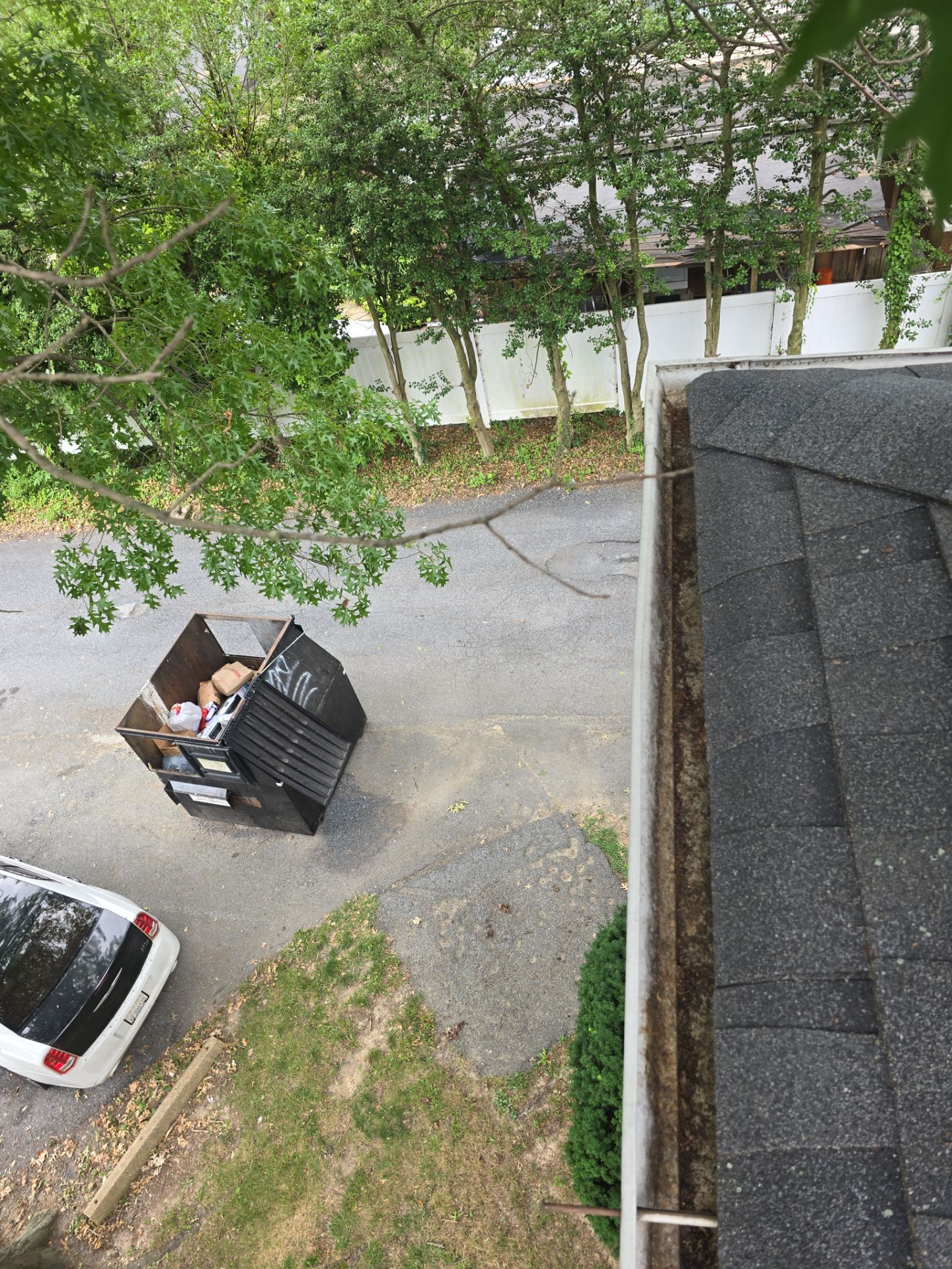 Commercial gutter cleaning Wilmington after photo with clean gutters