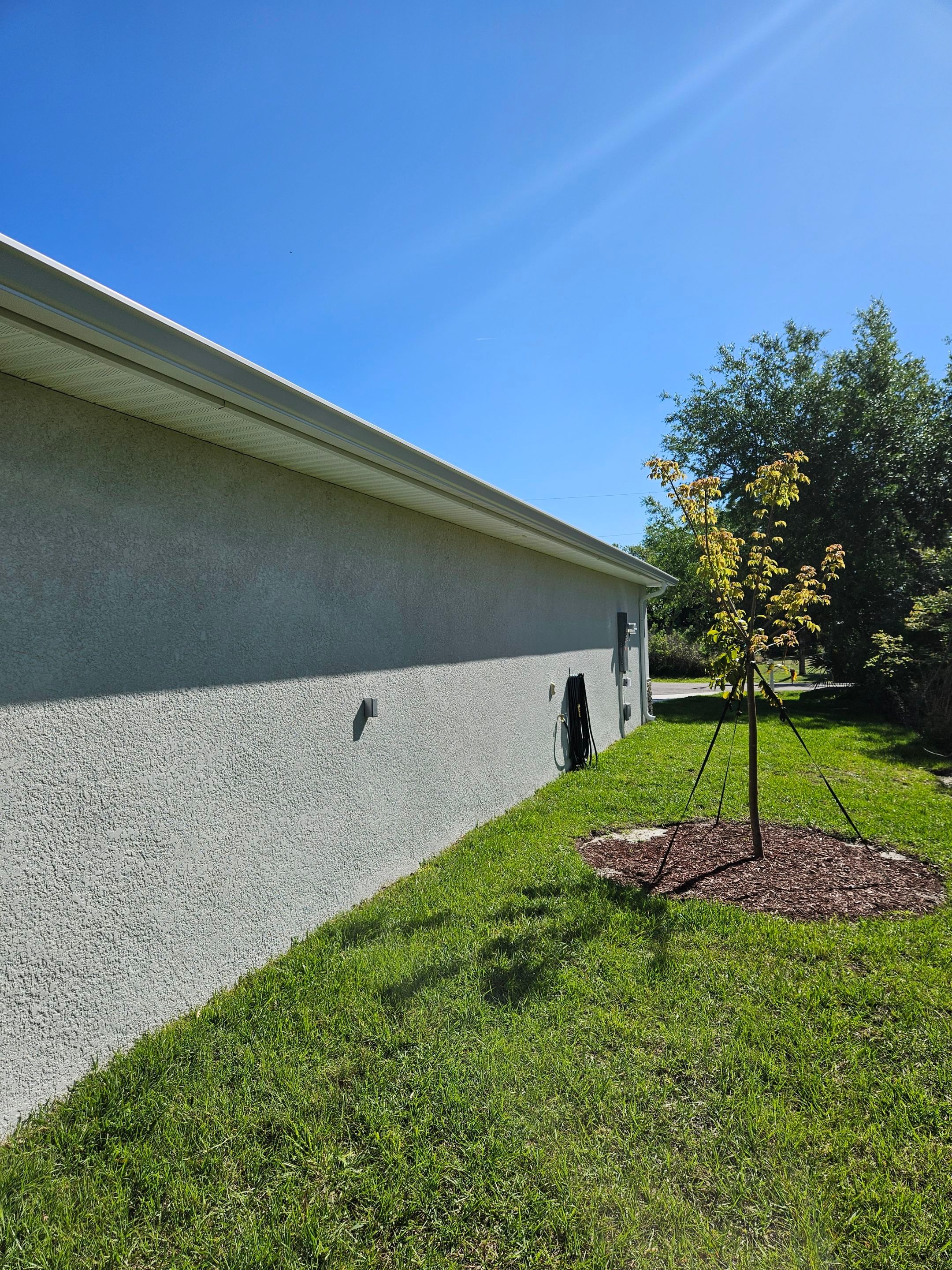 White K Style Seamless Gutters using 6 Inch Seamless Gutters in Ponta Gorda FL by Gutter Professors