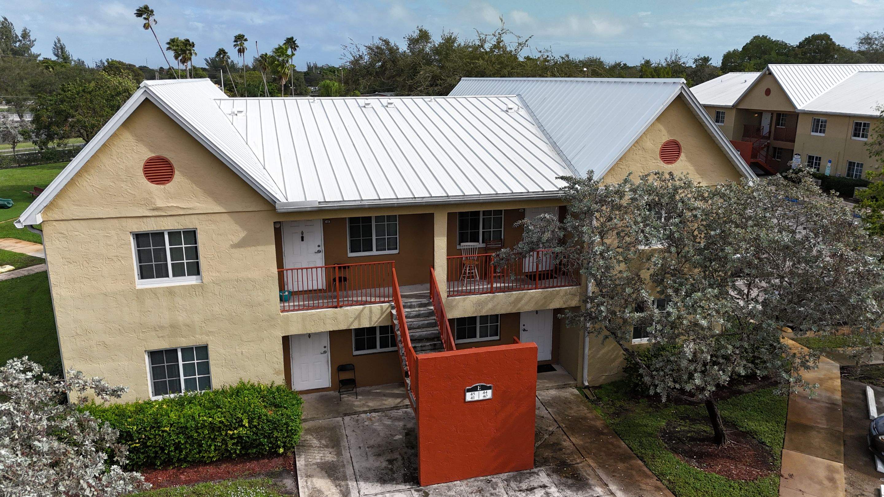 EVERGLADES HEIGHTS APTS. by Souffront Construction & Engineering