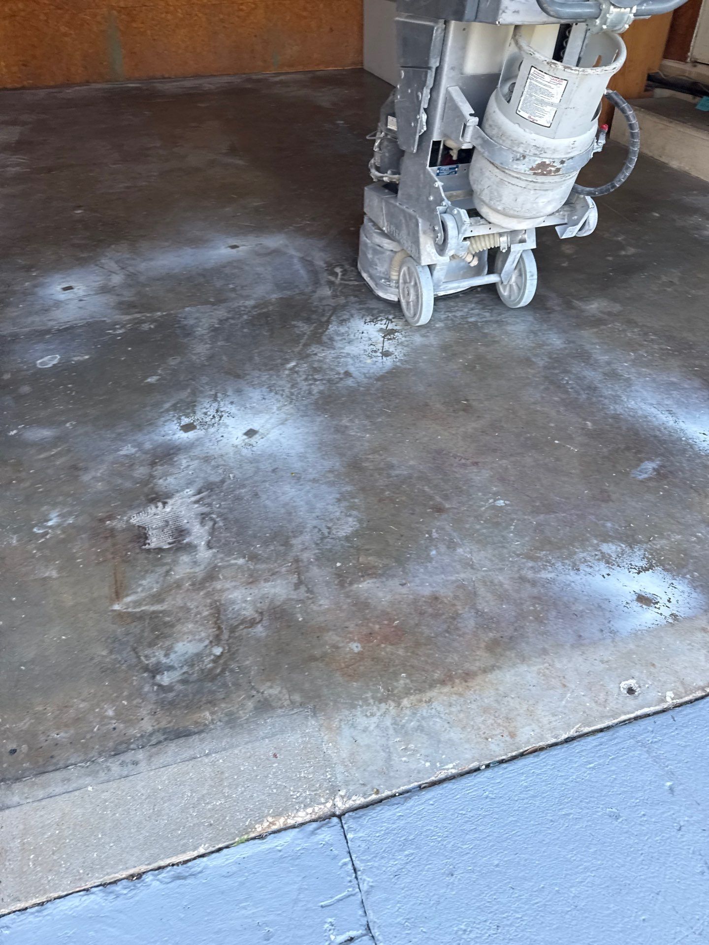 Garage in Midnight by Innovative Concrete Coatings 