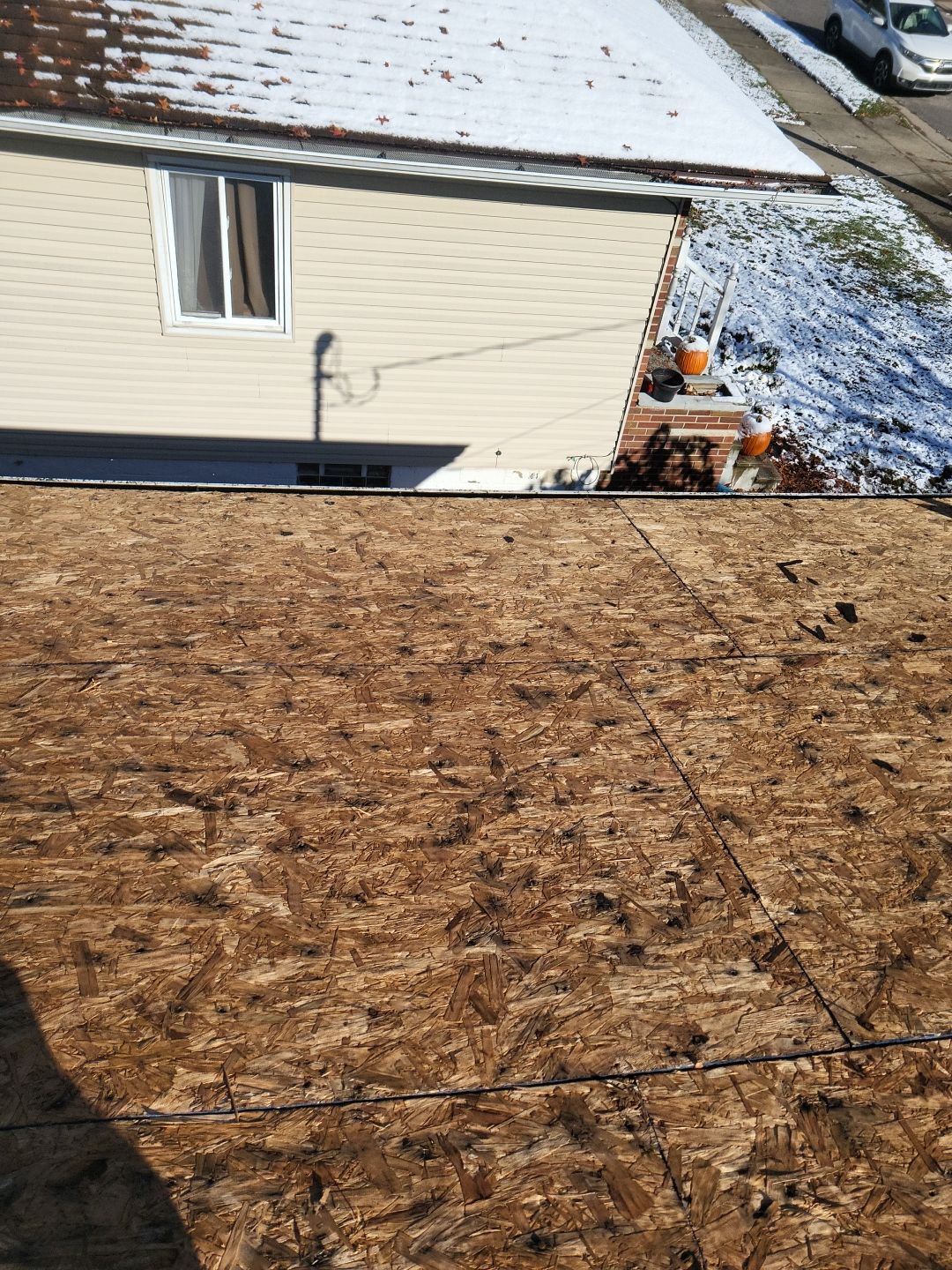 ATLAS PINNACLE COLOR: OYSTER SHELL DRIP EDGE: WHITE by Eagle Eye Roofing