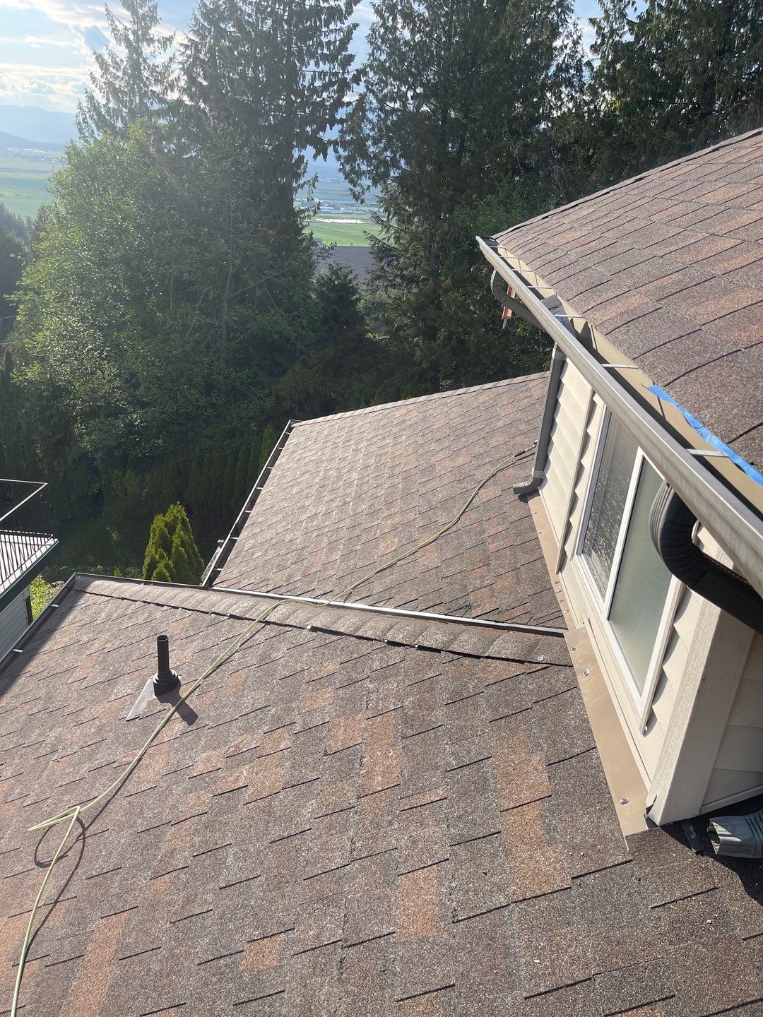 Residential Roofing Installation using OC Oakridge shingles by Top Notch Roofing Inc