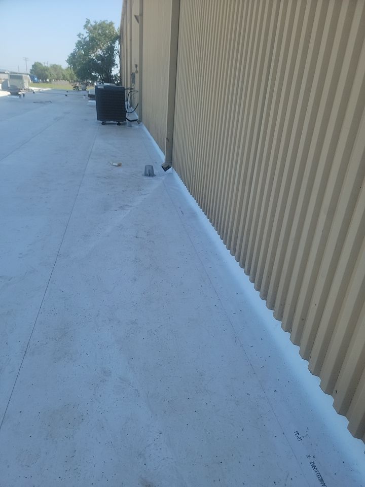 TPO single-ply roofing system using GAF by Straight Edge Roofing Inc