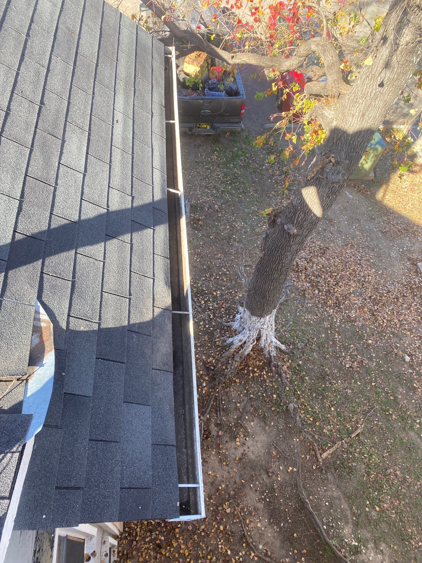 Commercial gutter cleaning San Antonio after photo with clean gutters