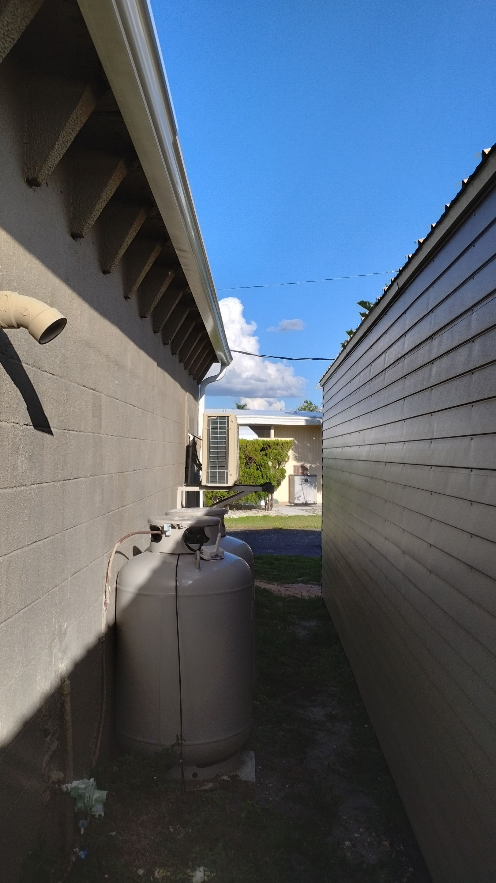 Aluminum Seamless Gutters using K-Style Seamless Gutters in North Fort Myers, FL by Gutter Professors