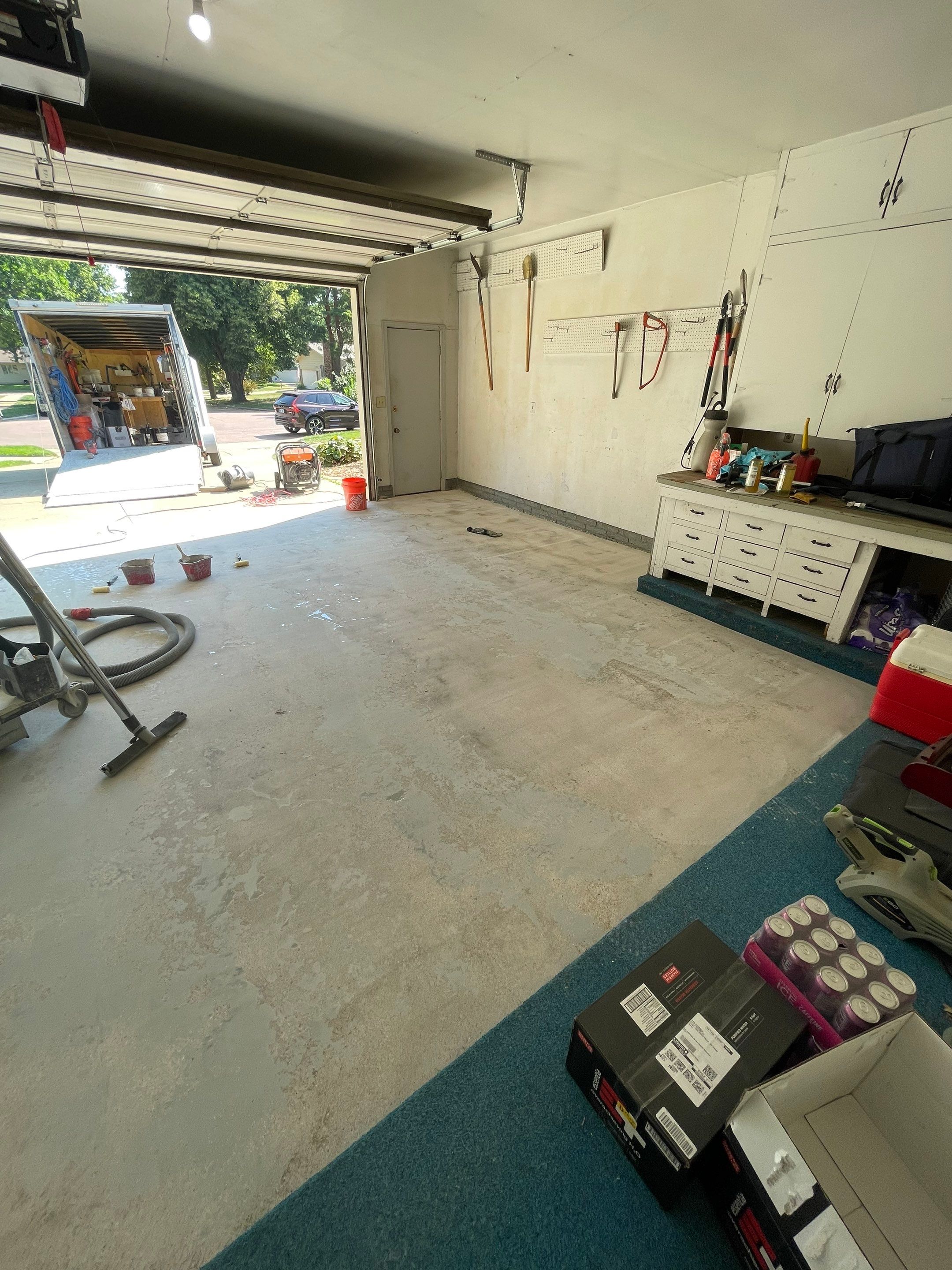 Custom Creekbed Garage Floor Coating in Sioux Falls by Select Painting, Coatings & Garage Cabinets