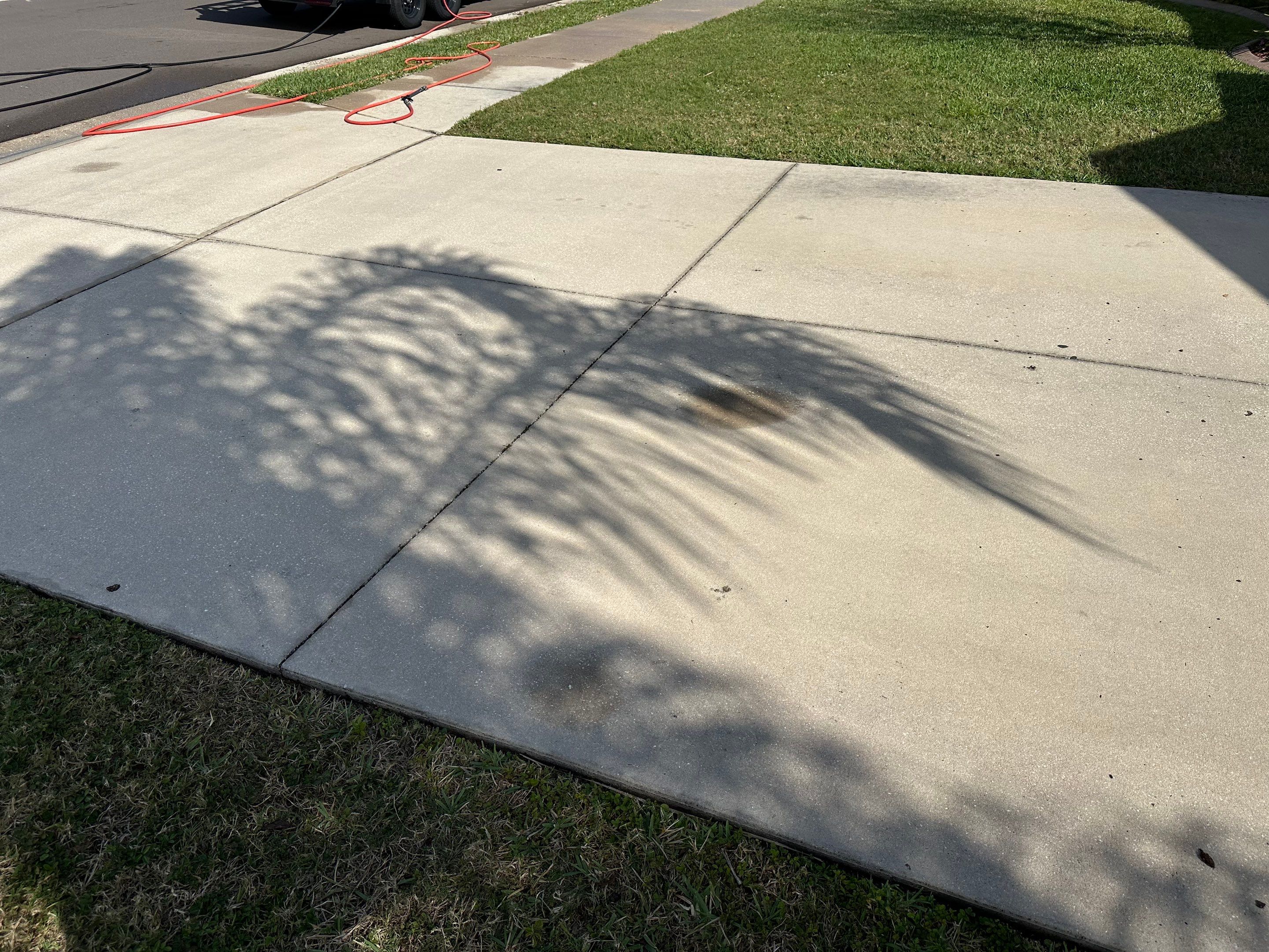 Driveway Cleaning in River Plantation Community, Parrish, FL by Sunshine AquaWash