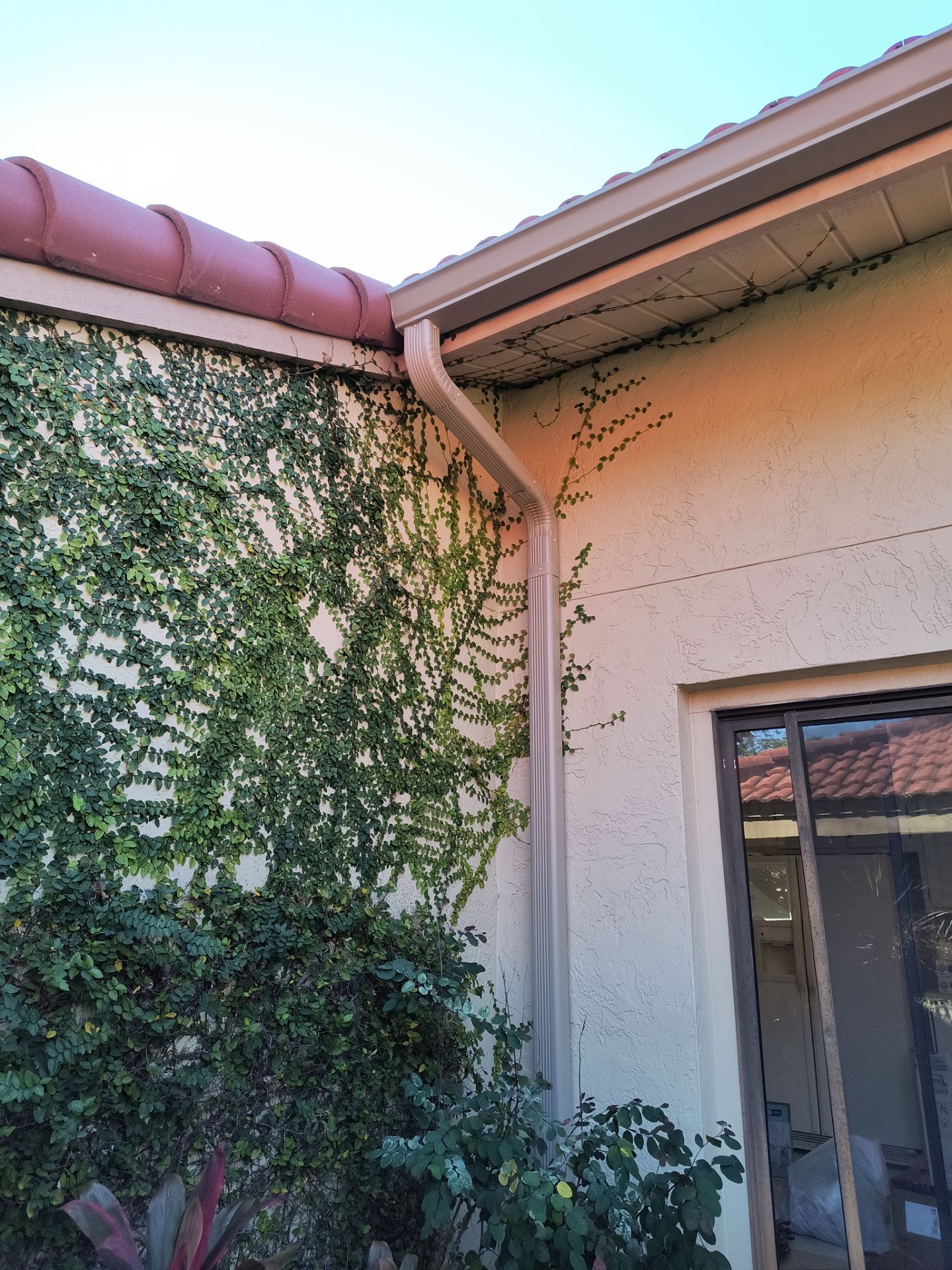 Seamless Gutter Installation in Sarasota FL by Gutter Professors