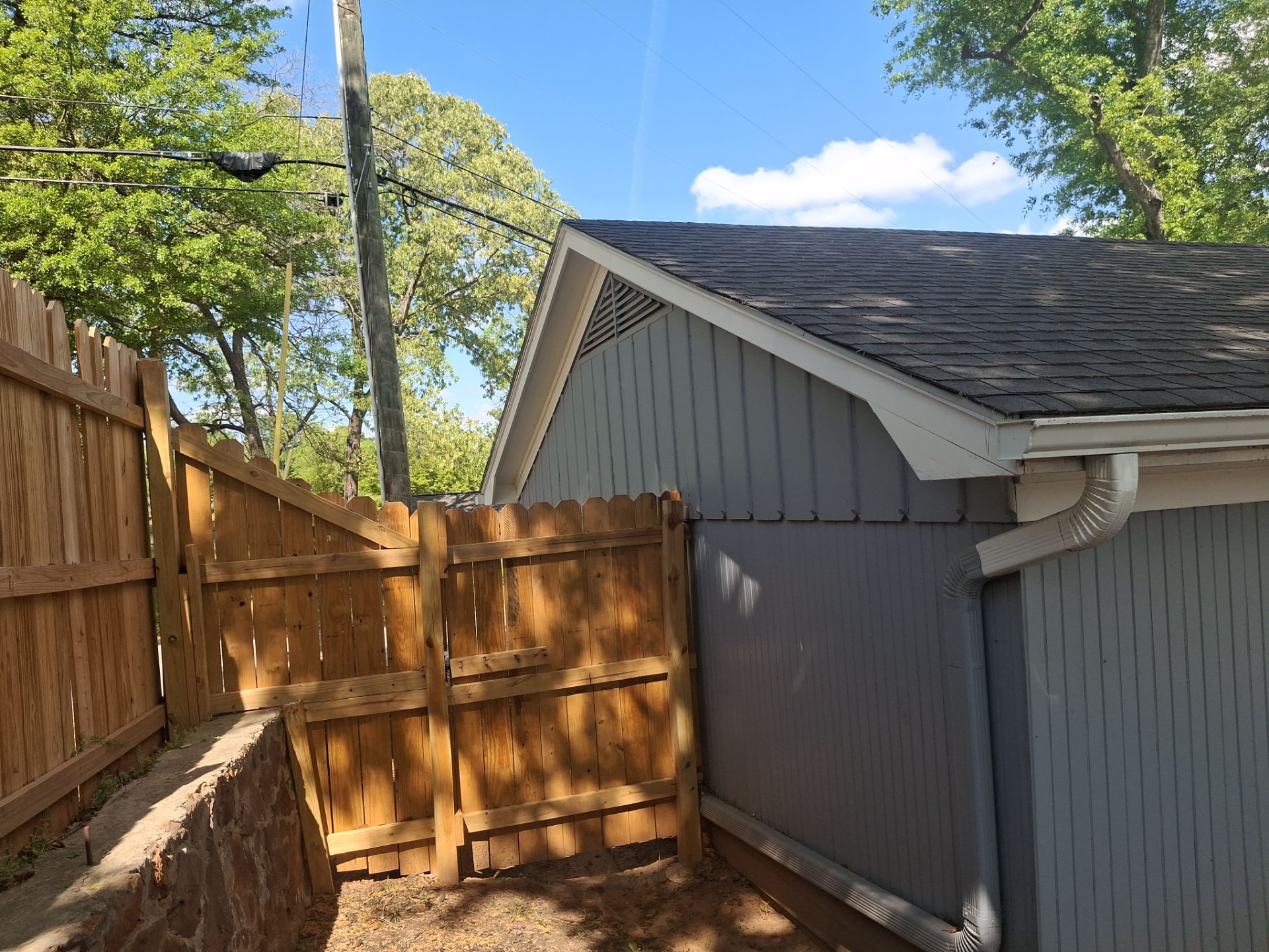 From Gray to Modern White: Exterior Repaint in Tyler, TX by Quality Coats Painting
