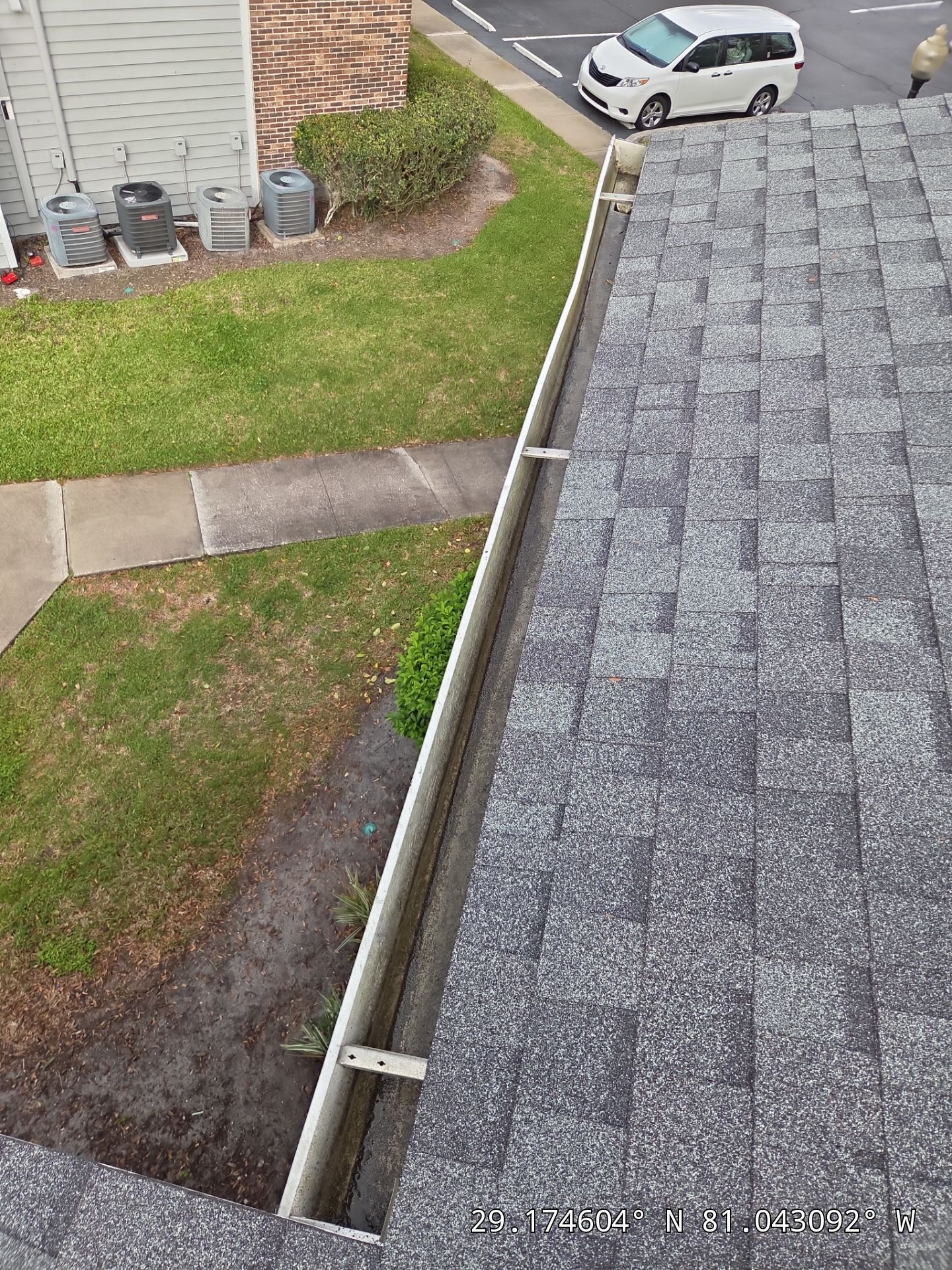 Commercial gutter cleaning Daytona Beach after photo with clean gutters