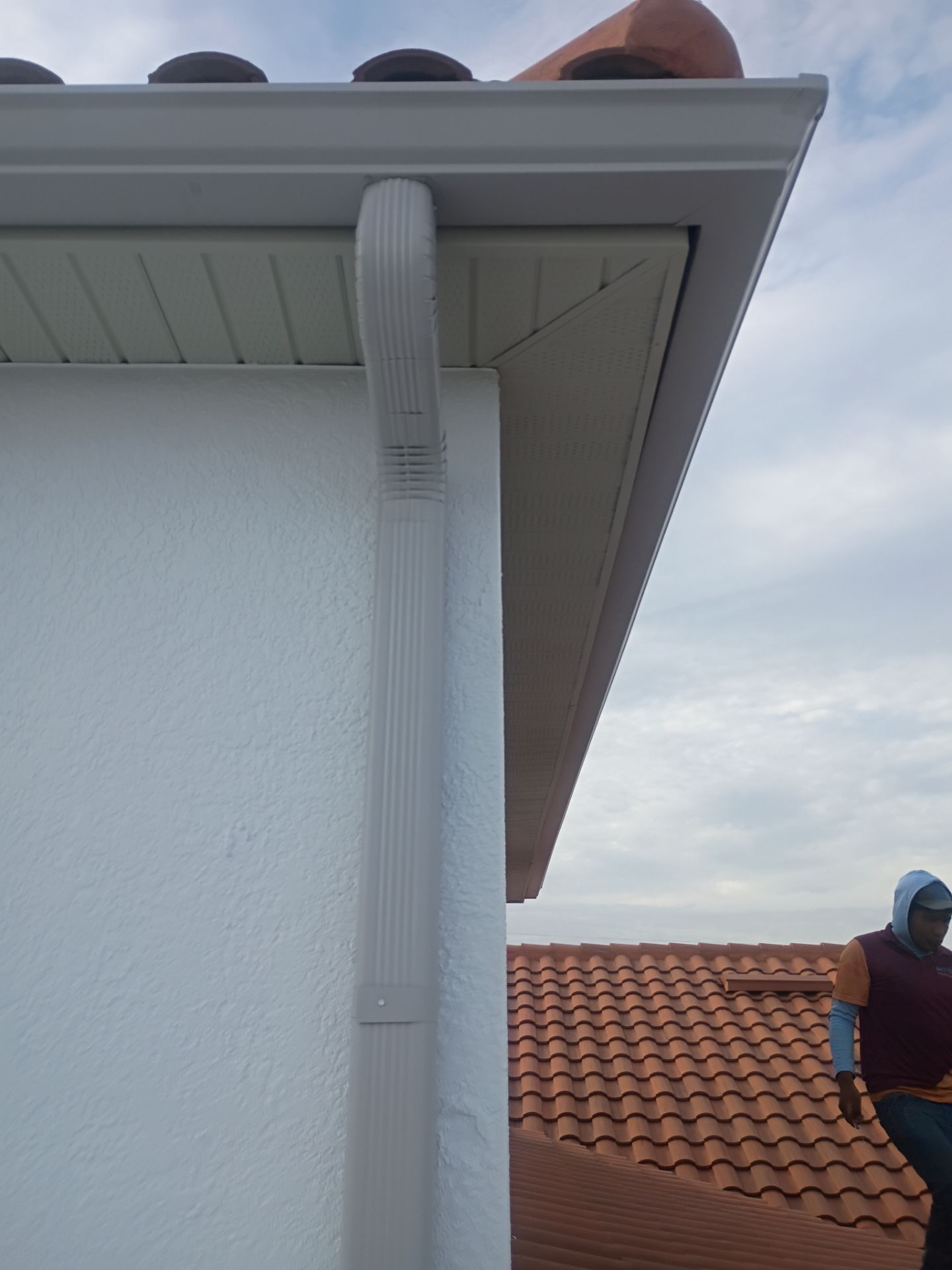 7 inch seamless gutters using Seamless Aluminum Gutters in Fort Myers, FL by Gutter Professors