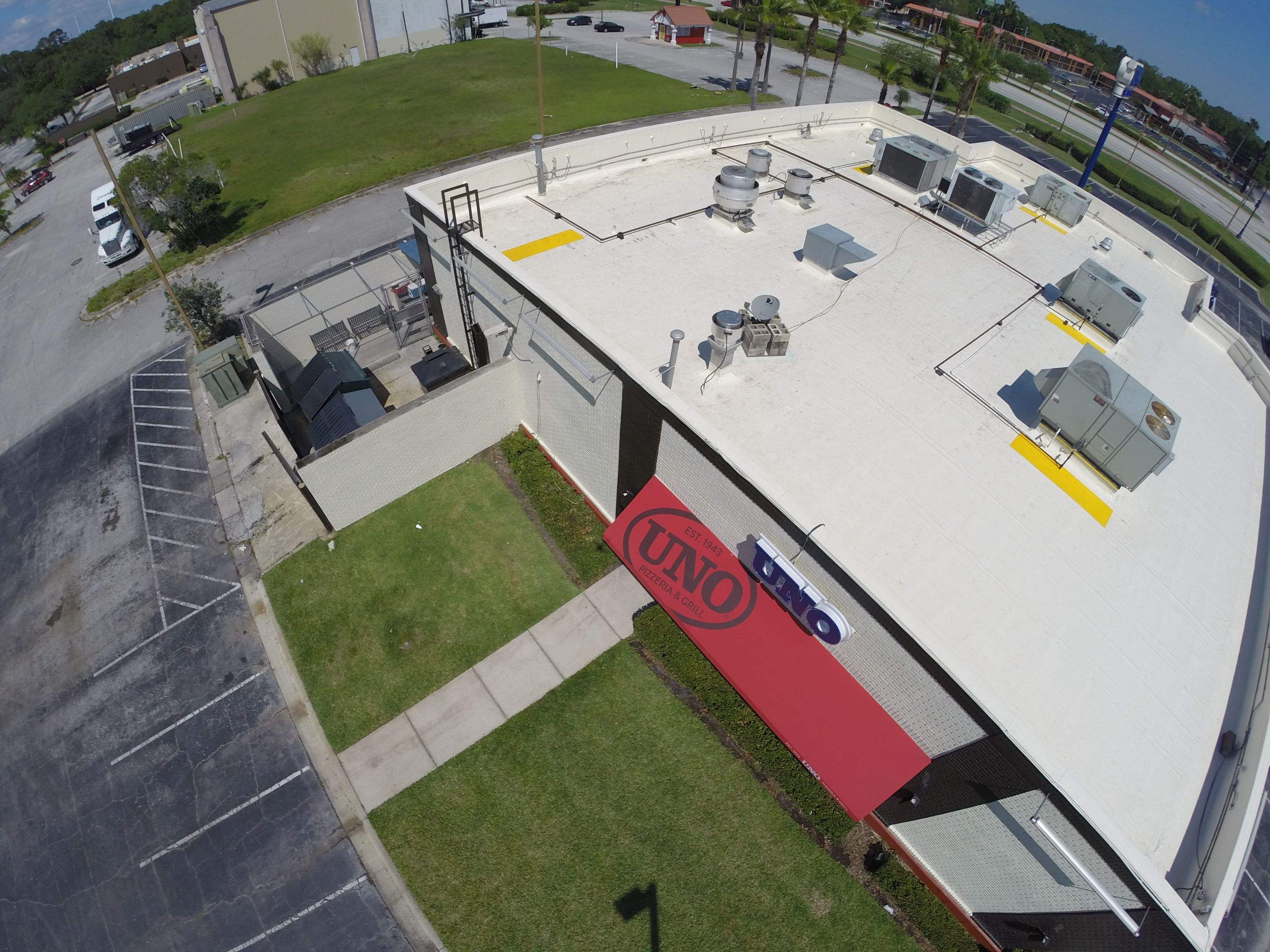 Uno's Pizza: Fiber Tite w/ Recovery board  by Gold Key Roofing
