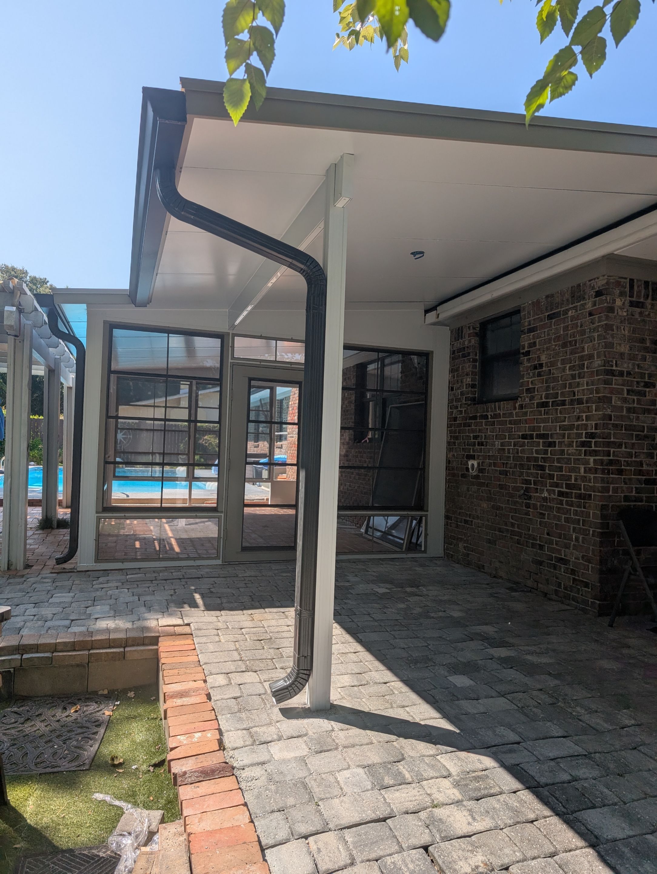 Pensacola Screen Room with Vinyl Slliders by Titan Sunrooms