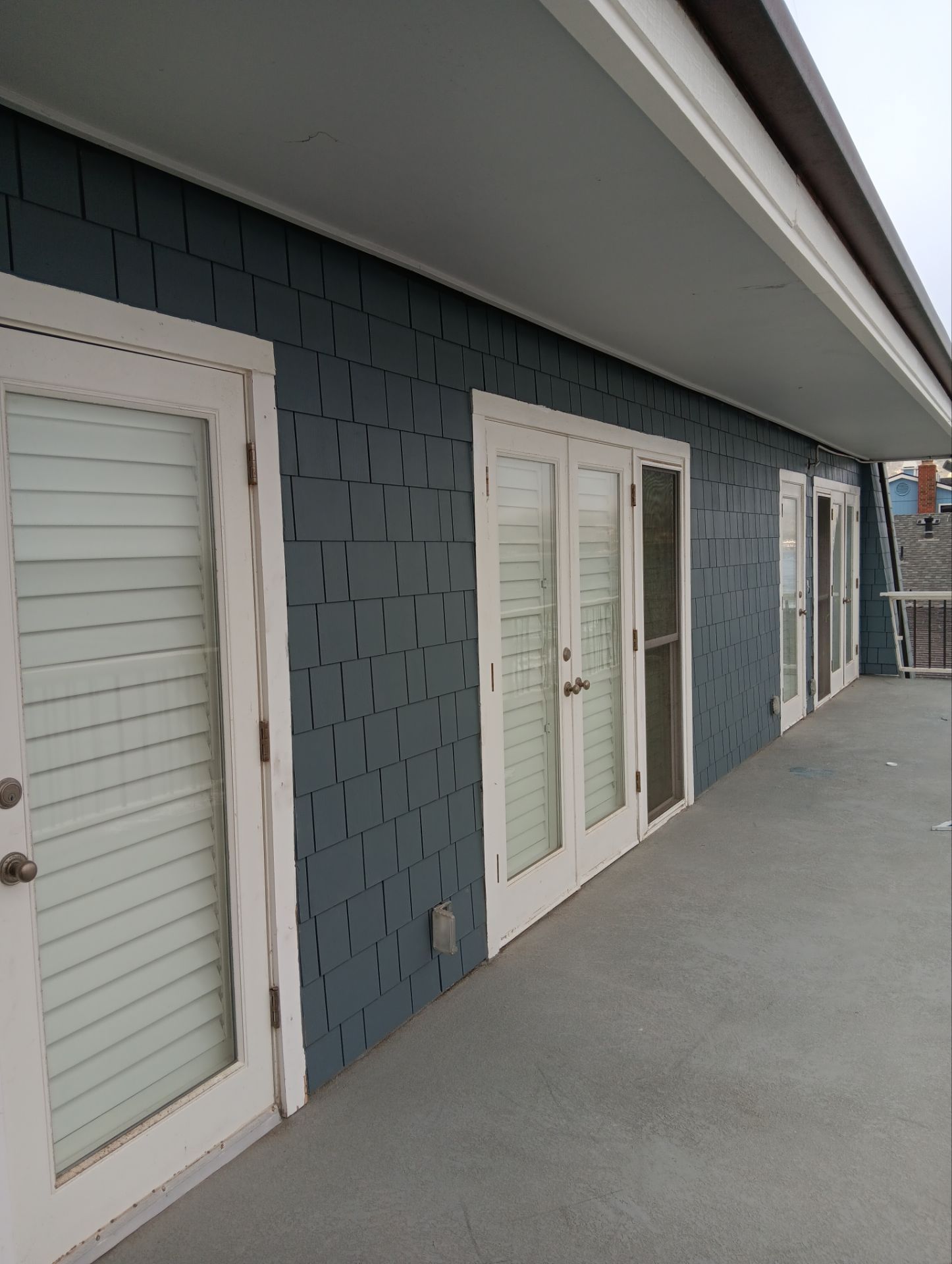 Pre-finish shingles by New Era Siding Inc 