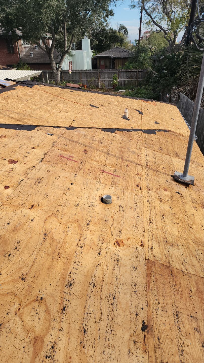 Residential Roofing Installation using Certainteed Landmark Moire Black by Galvan Roofing and Construction