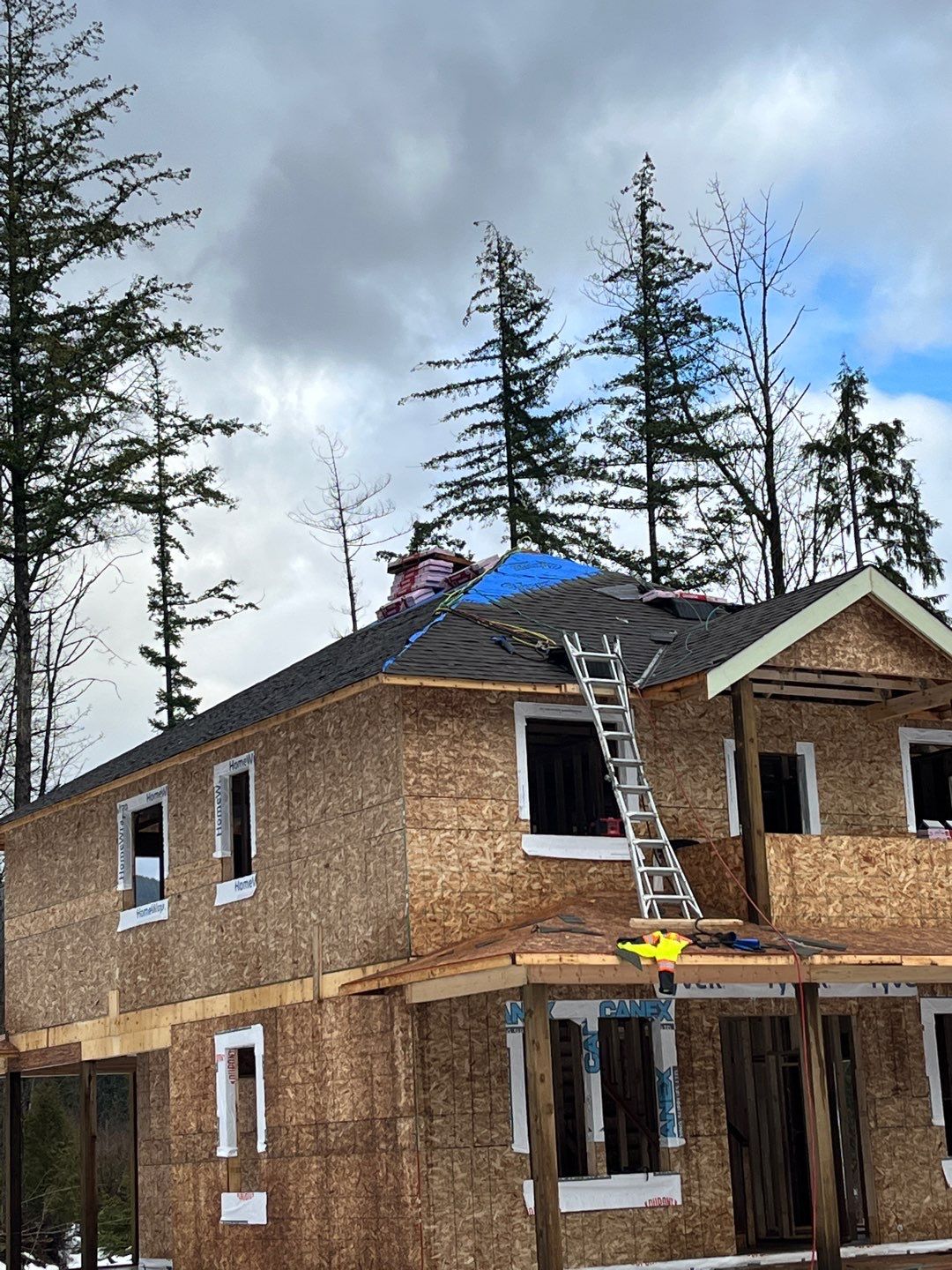 Residential Roofing Installation using OC Oakridge shingles by Top Notch Roofing Inc