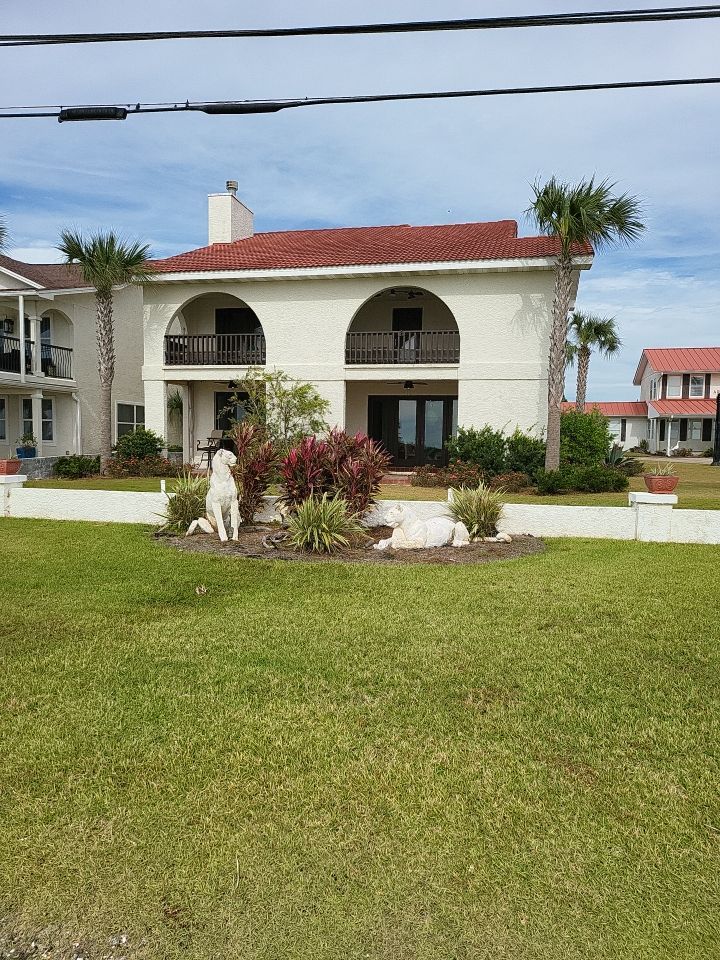 White Aluminum  by Hip Square Fence Inc.