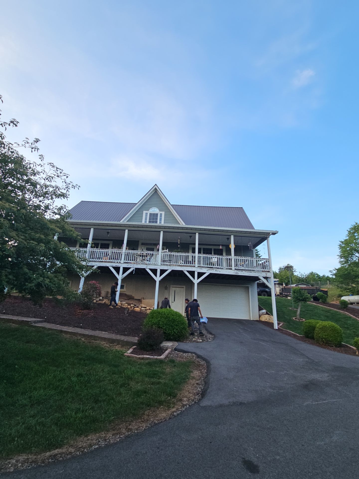 Miller Residence by Omnia Roofing