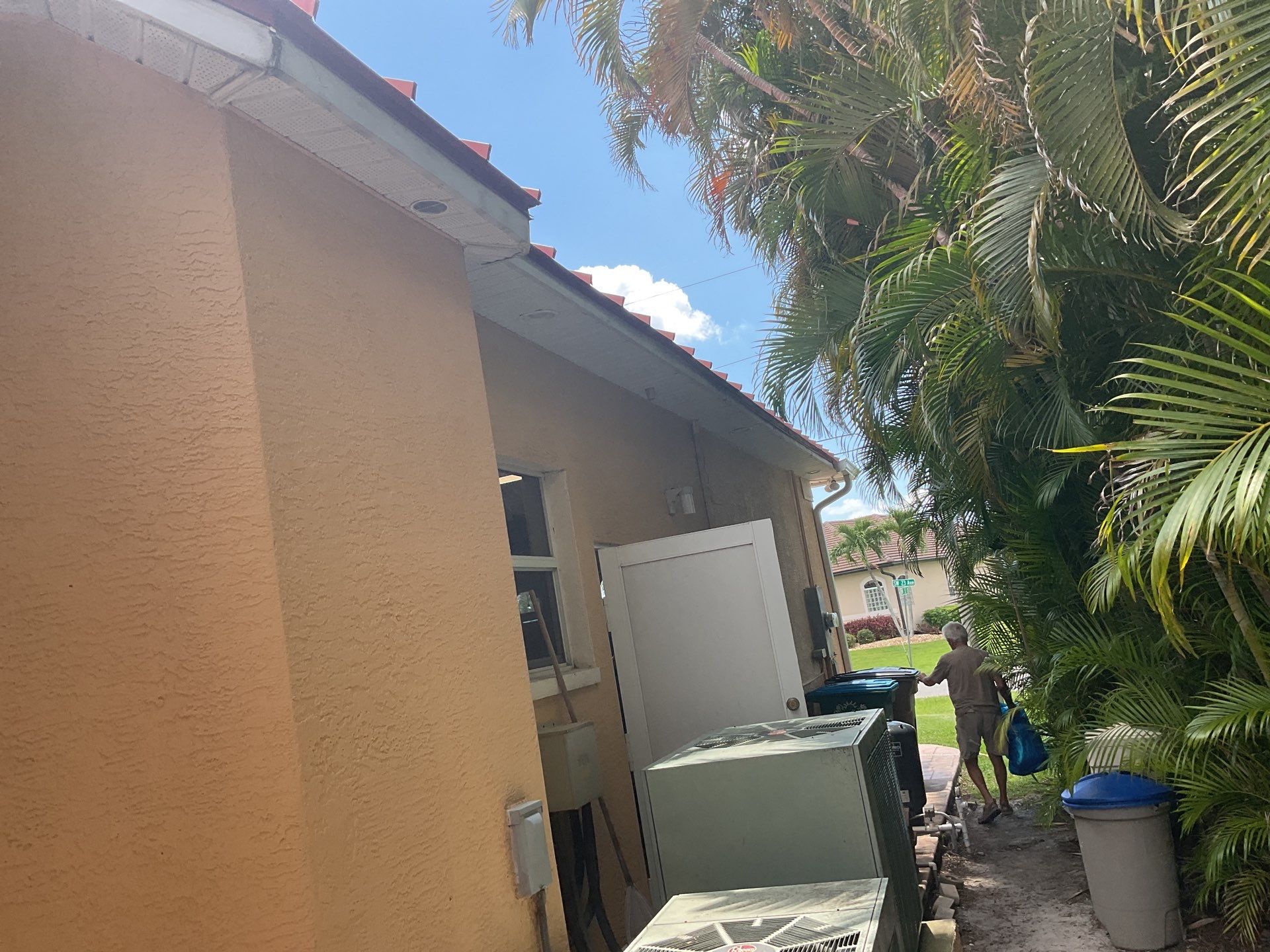 6 Inch Seamless Gutters using K-Style Seamless Gutters in Cape Coral FL by Gutter Professors