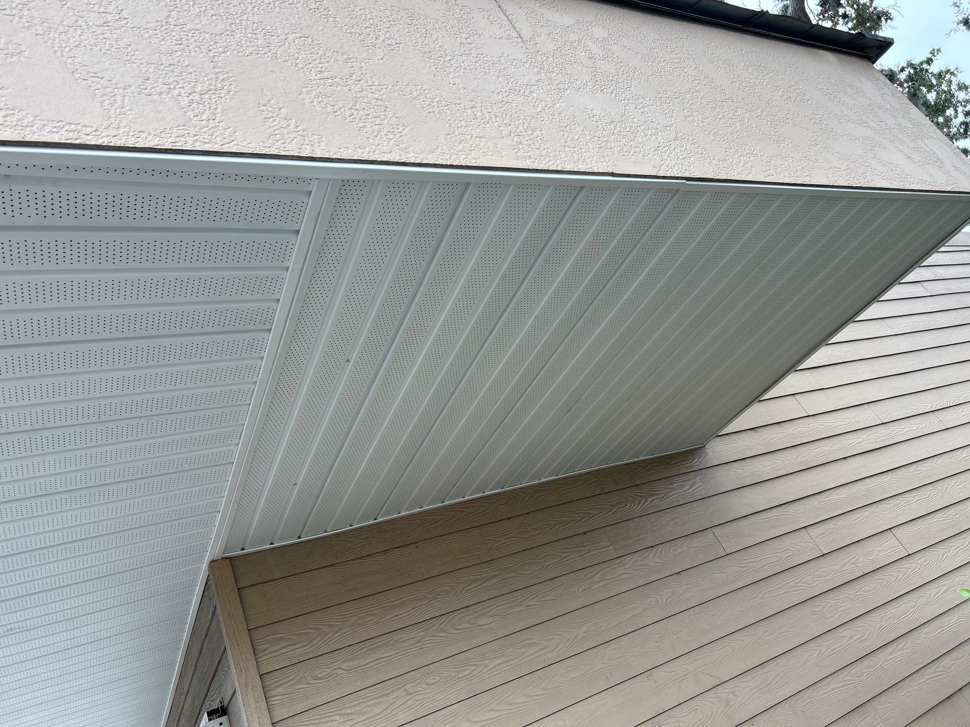 Soffit and Fascia Replacement in Bradenton FL by Gutter Professors