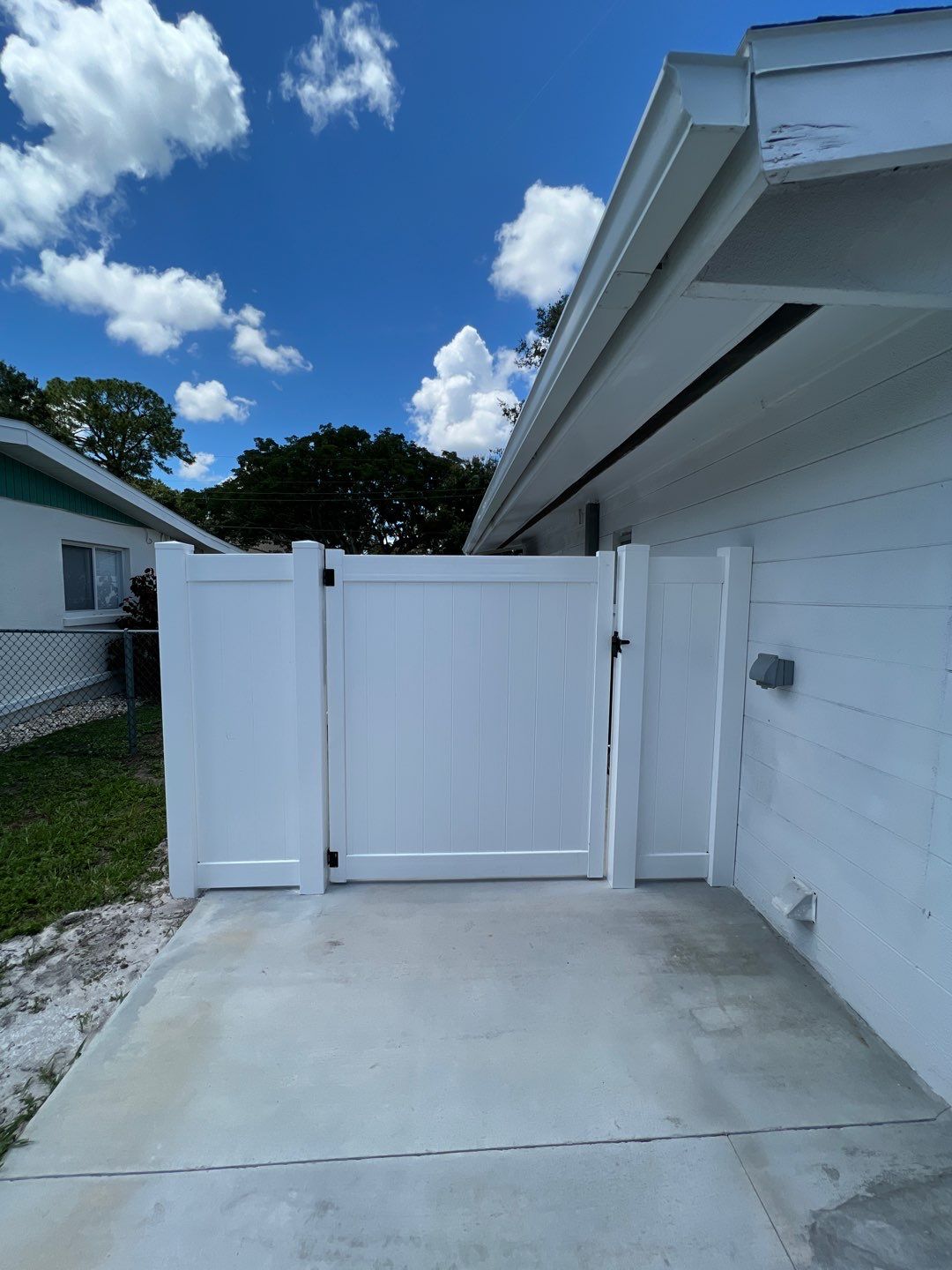 Sarasota, FL 6ft. Tall White Vinyl Privacy Fence  by Asap fence and gates, LLC