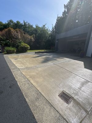 Sealcoated Concrete & Asphalt Driveway | Everett