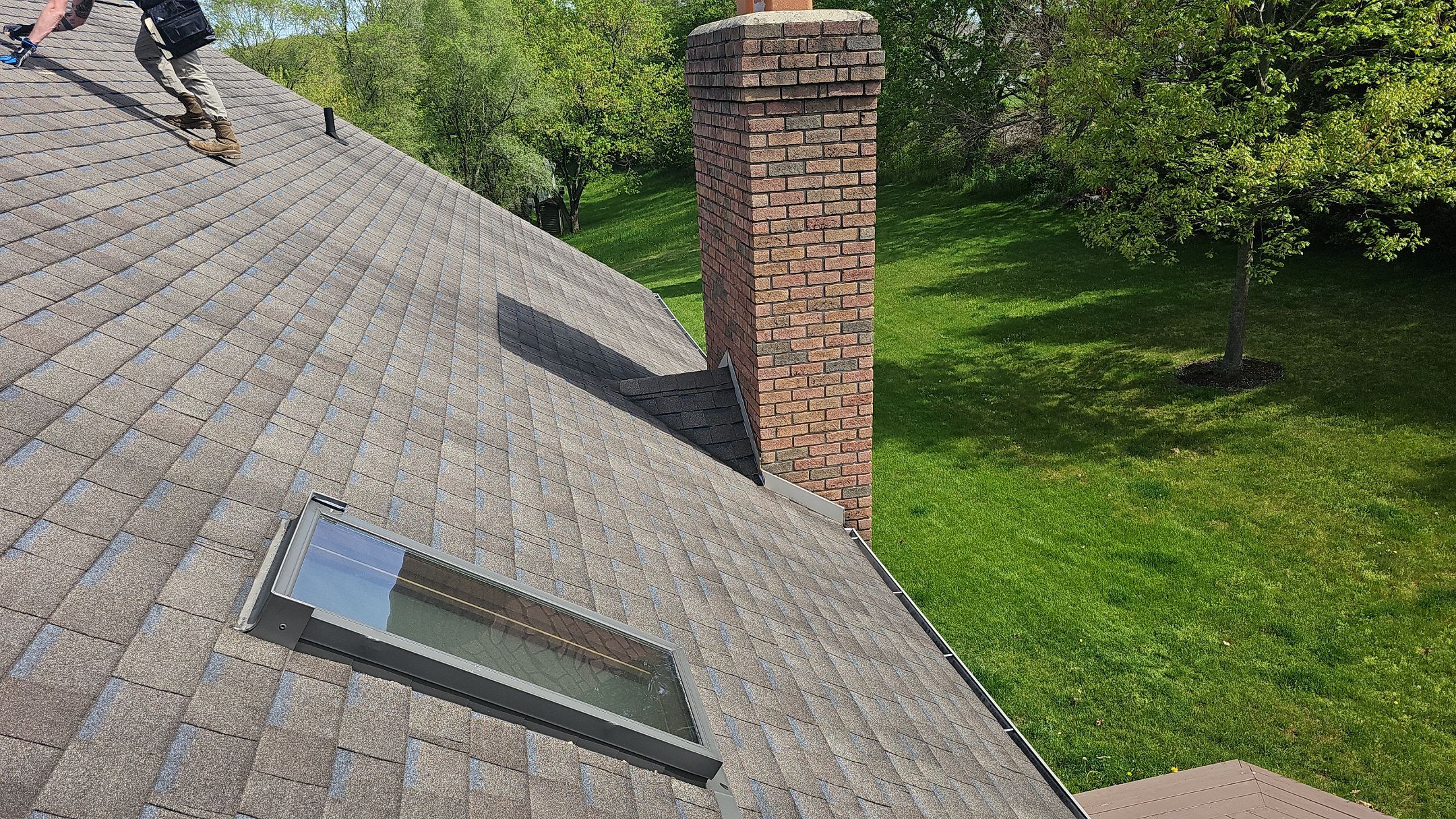 ATLAS PINNACLE COLOR: WEATHERED SHADOW by Eagle Eye Roofing