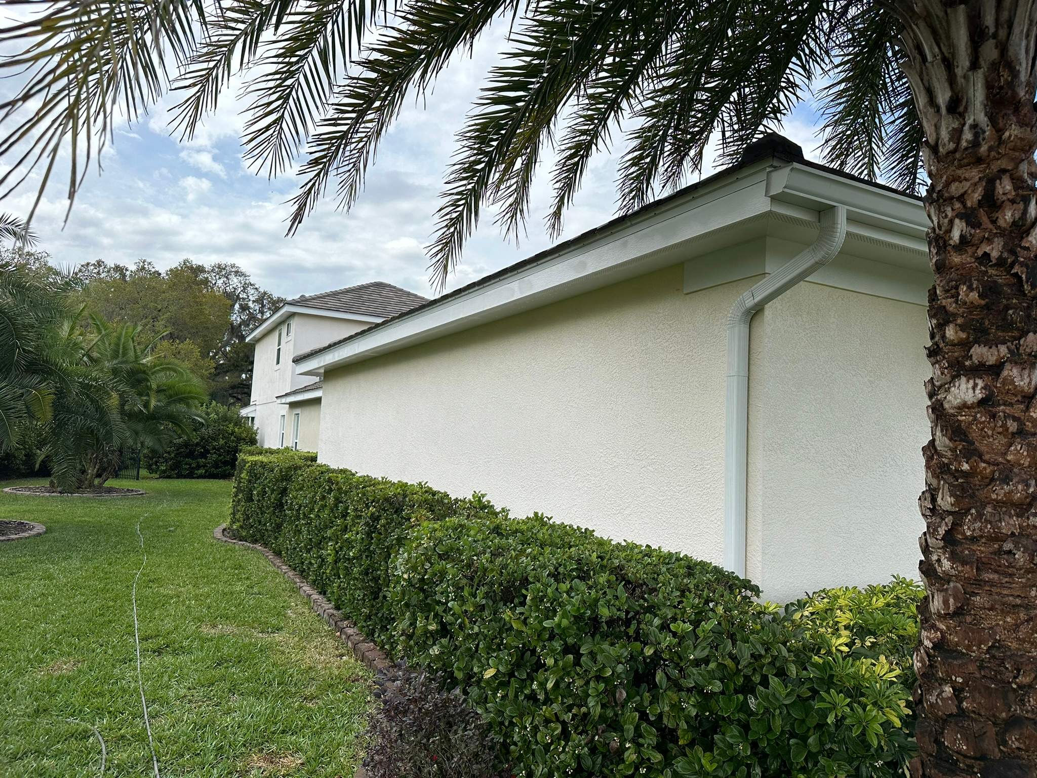 House Wash & Pool Screen Enclosure Cleaning in Winding River Community, Bradenton, FL | Sunshine AquaWash by Sunshine AquaWash