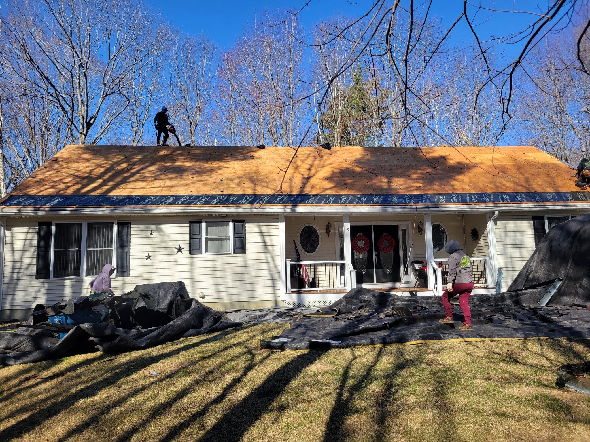 Vinyl Siding and Asphalt Roofing Replacement in Deerfield by Tall pine roofing