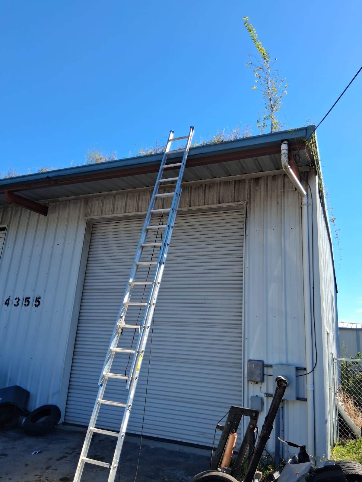 Clean Gutters and Seal Seams in Lakeland FL by Gutter Professors