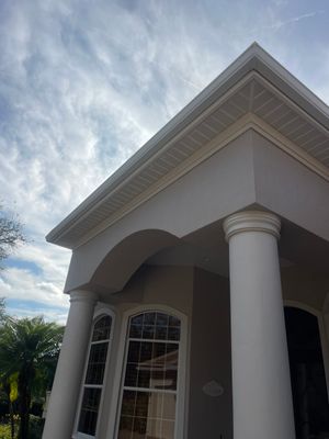 White Seamless Gutters for Florida's cities 